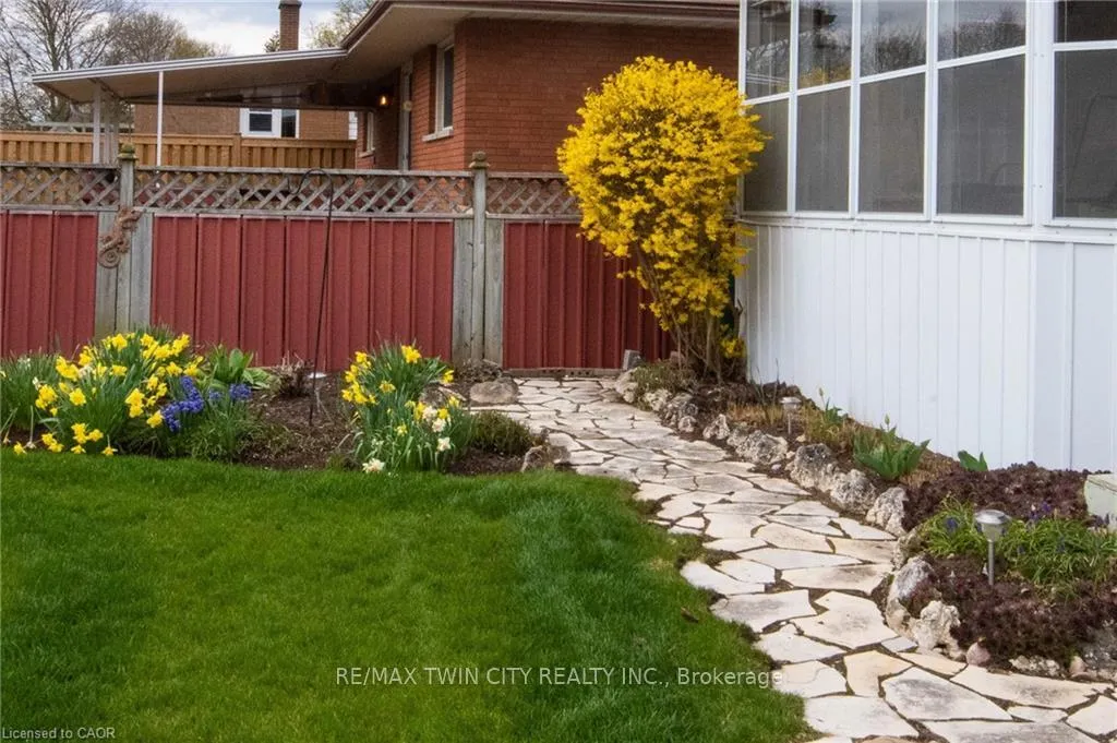 Photo 38 of 85 Burlington Drive, Kitchener — HOMEH