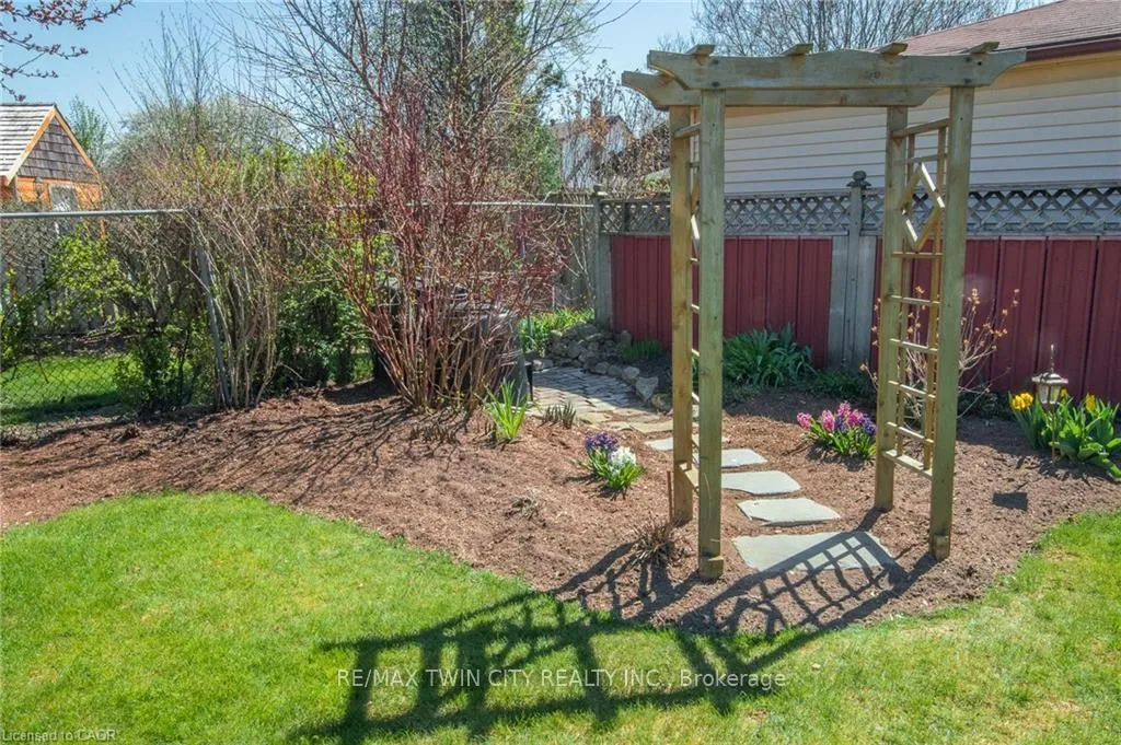 Photo 39 of 85 Burlington Drive, Kitchener — HOMEH