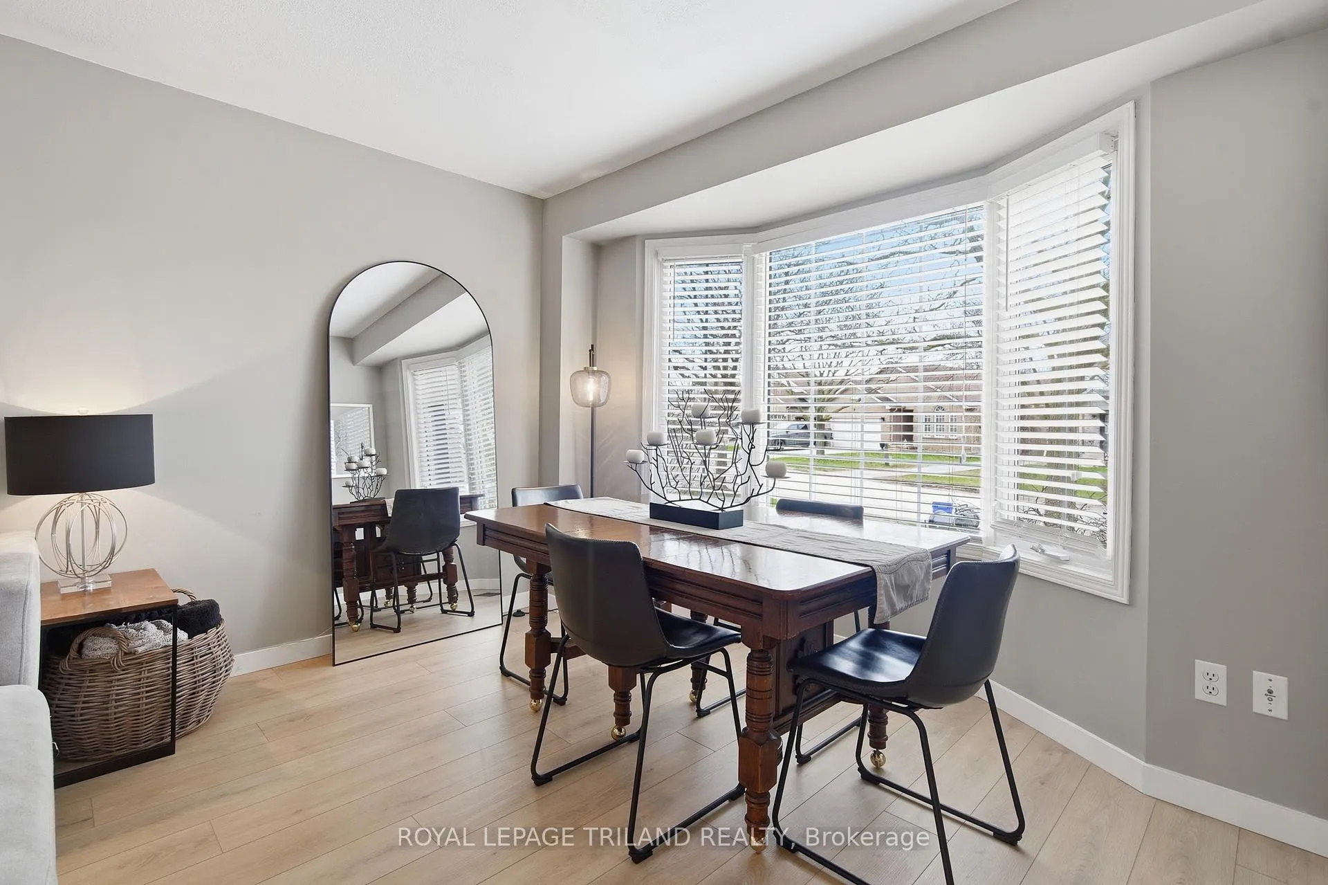Photo 7 of 16 Bowcott Crescent, London, East I — HOMEH