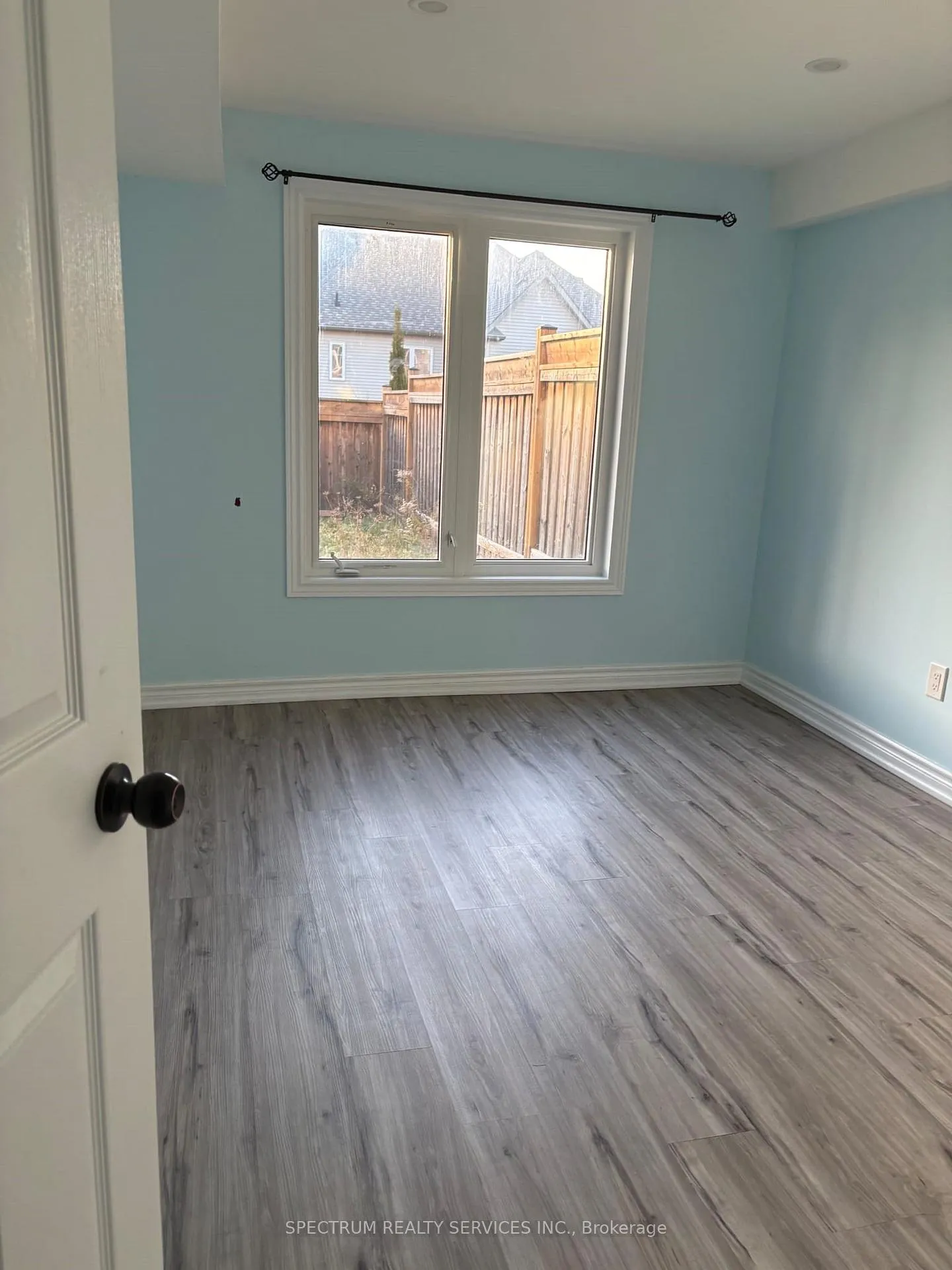Photo 3 of 1816 Silverstone Crescent, Oshawa, Samac — HOMEH