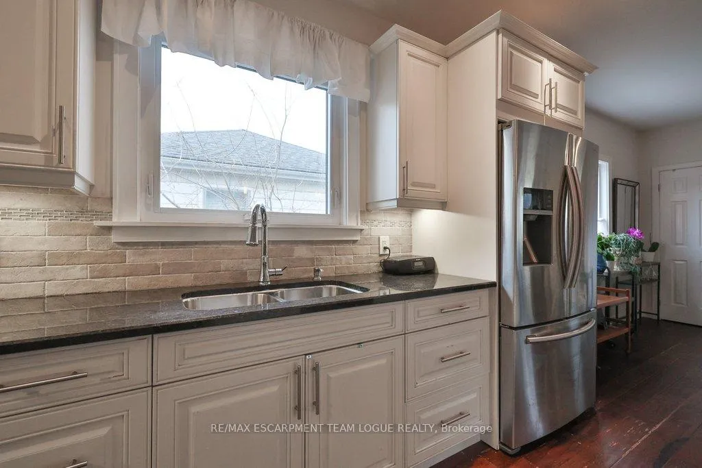Photo 16 of 23 Searle Street, Hamilton, Centremount — HOMEH
