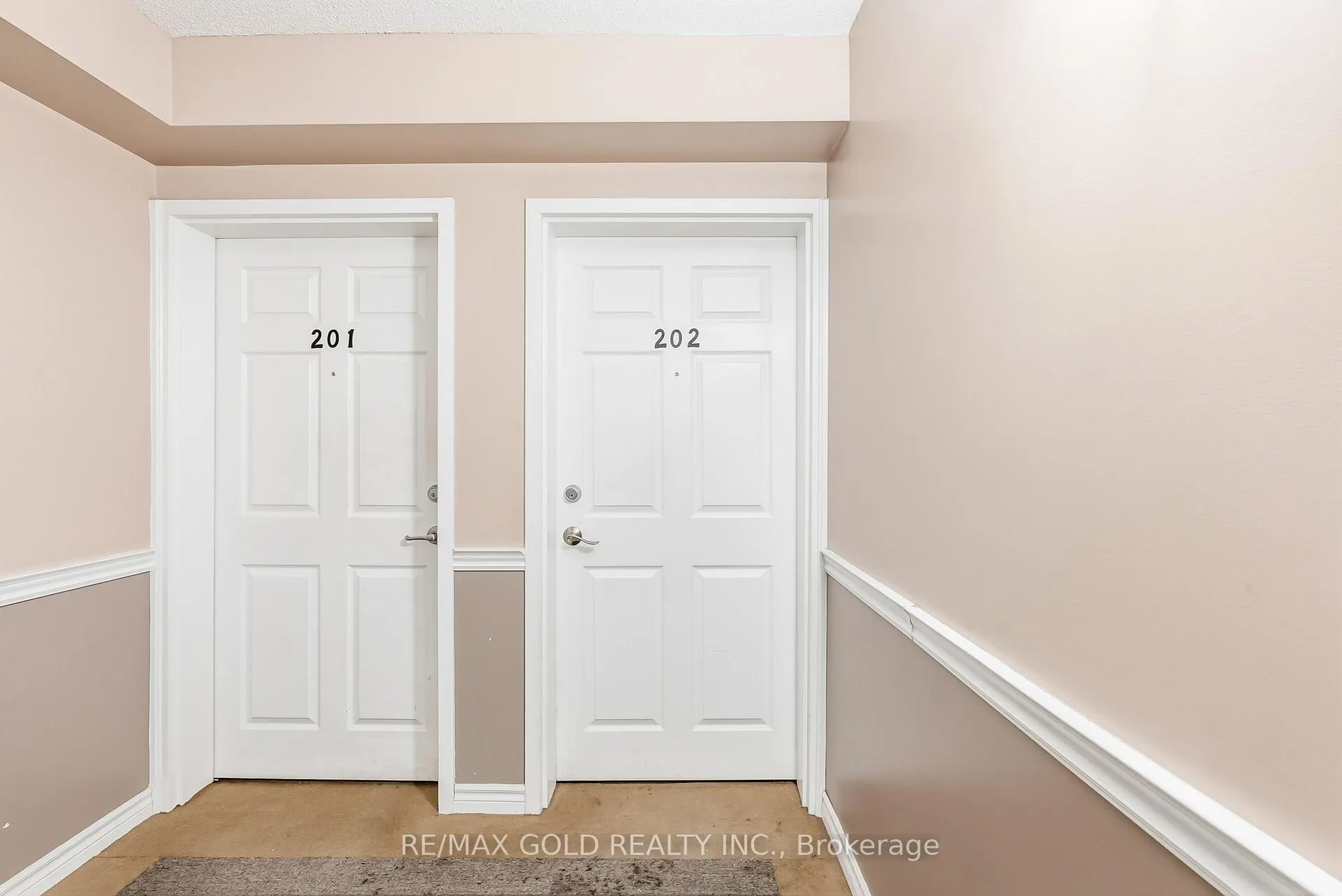 Front of Unit 202, 1340 Main Street E