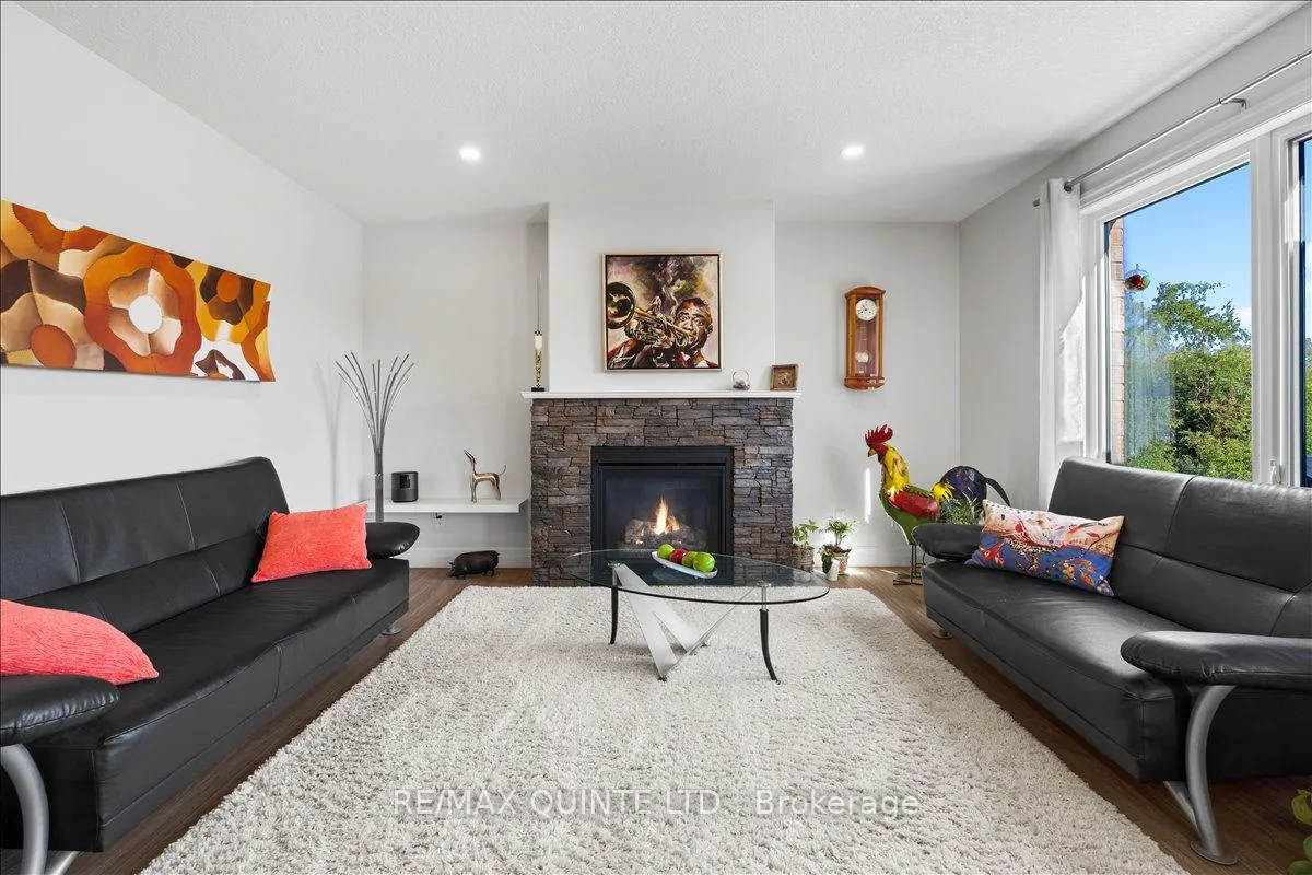 Photo 11 of 6 Granby Court, Belleville, Belleville Ward — HOMEH