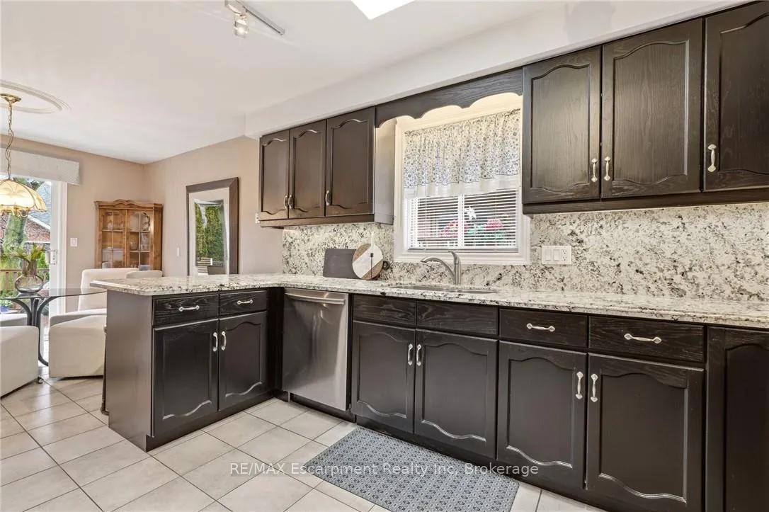 Photo 10 of 1156 Augustus Drive, Burlington, Brant — HOMEH