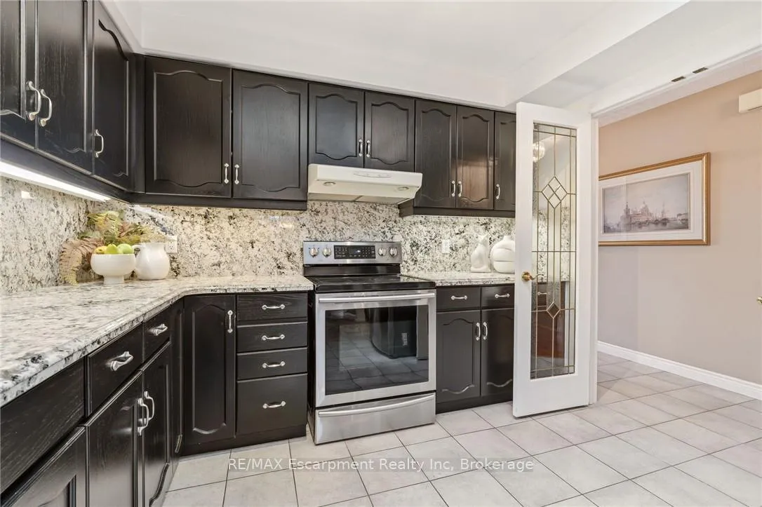 Photo 12 of 1156 Augustus Drive, Burlington, Brant — HOMEH