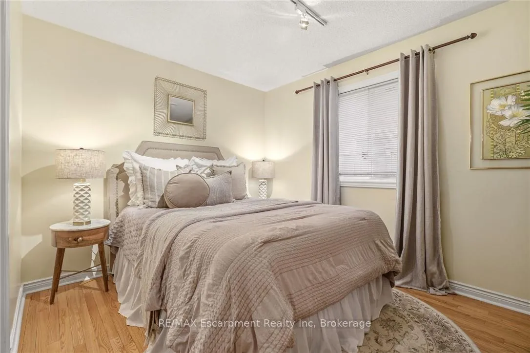 Photo 27 of 1156 Augustus Drive, Burlington, Brant — HOMEH