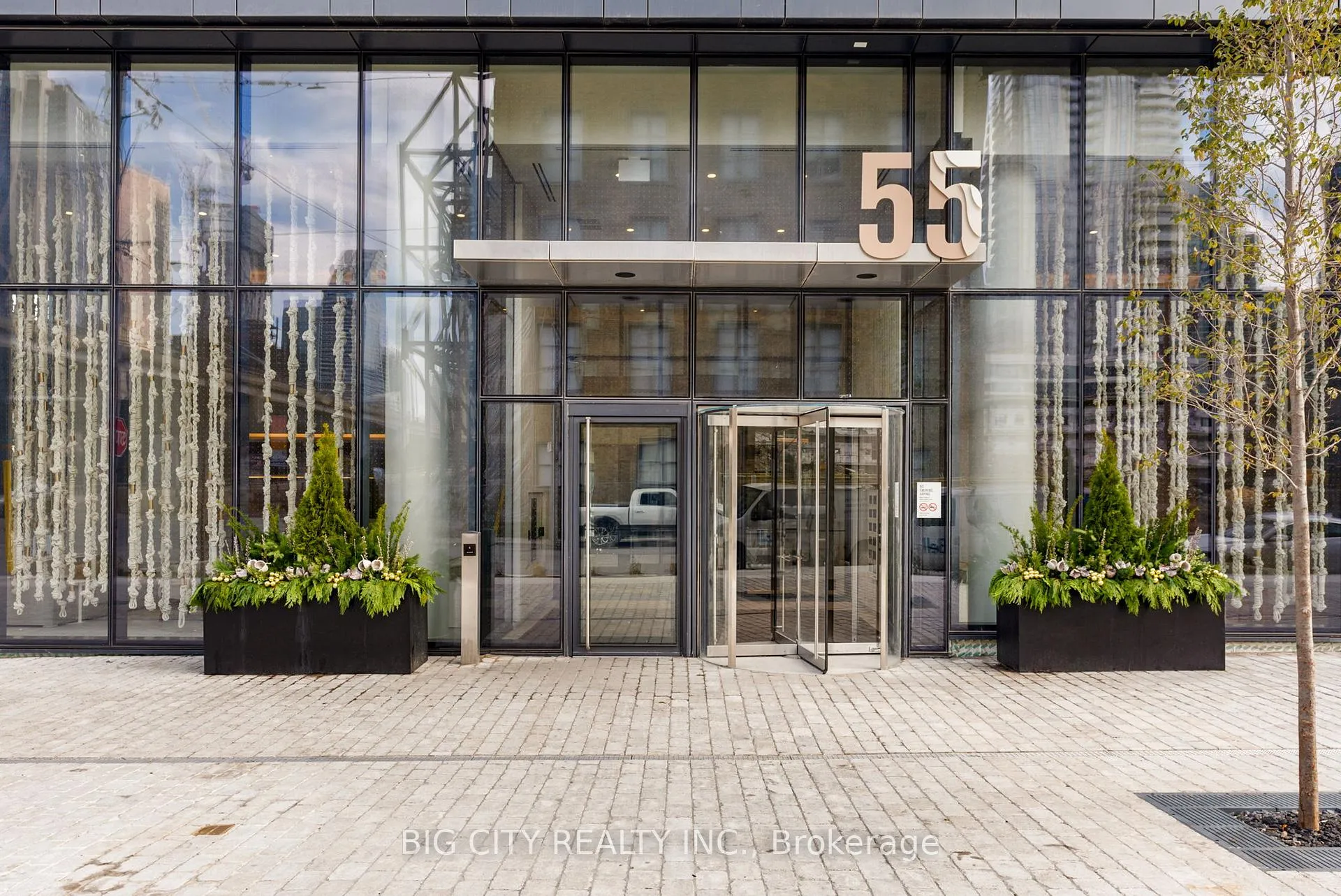 Photo 3 of Unit 6001, 55 Cooper Street, Toronto, Waterfront Communities — HOMEH