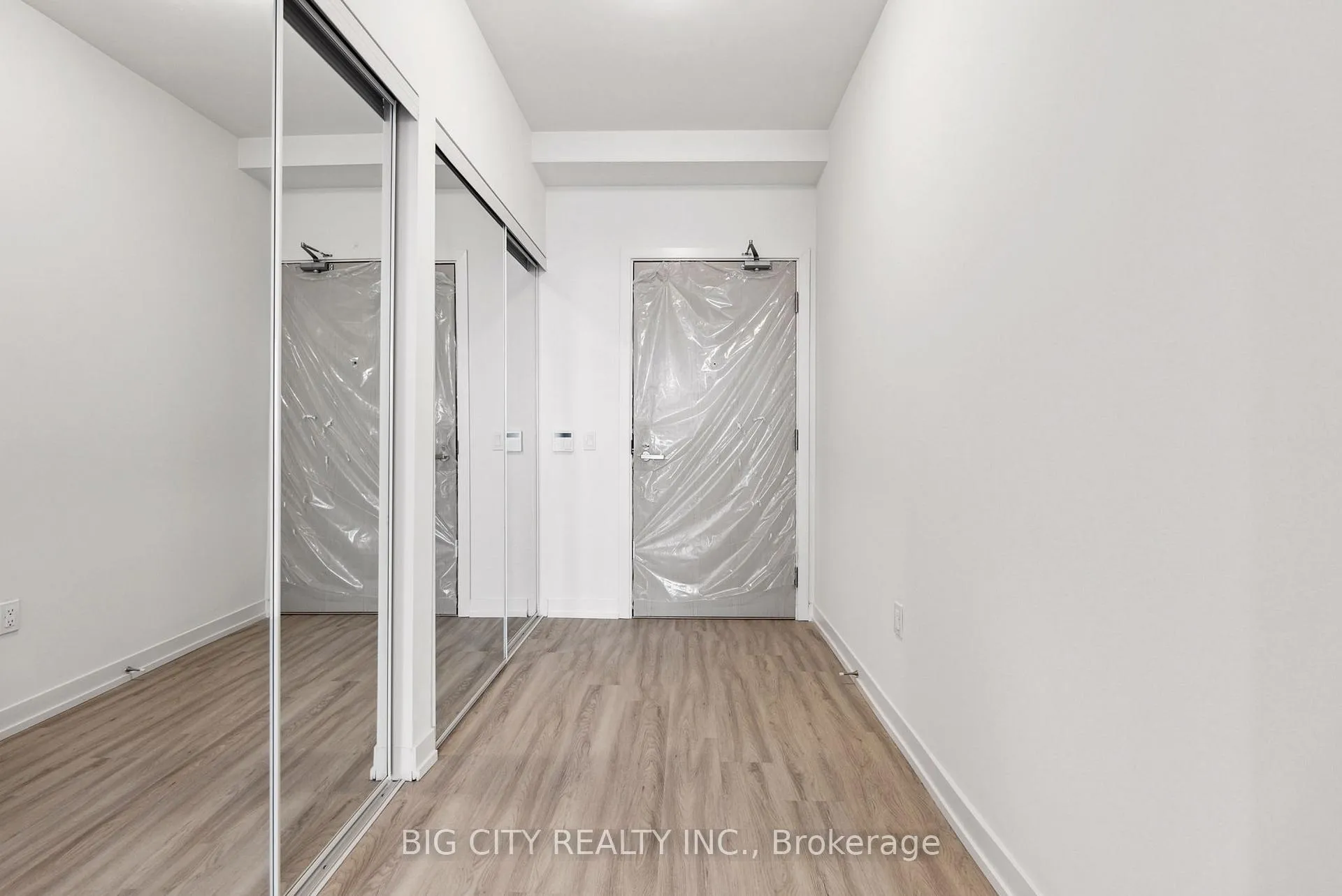 Photo 4 of Unit 6001, 55 Cooper Street, Toronto, Waterfront Communities — HOMEH