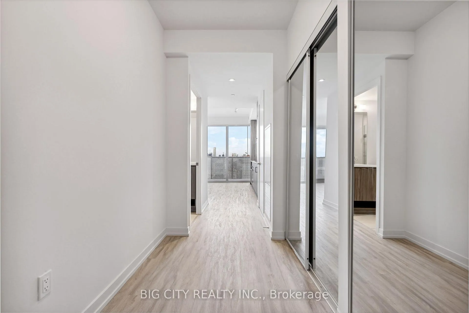 Photo 6 of Unit 6001, 55 Cooper Street, Toronto, Waterfront Communities — HOMEH