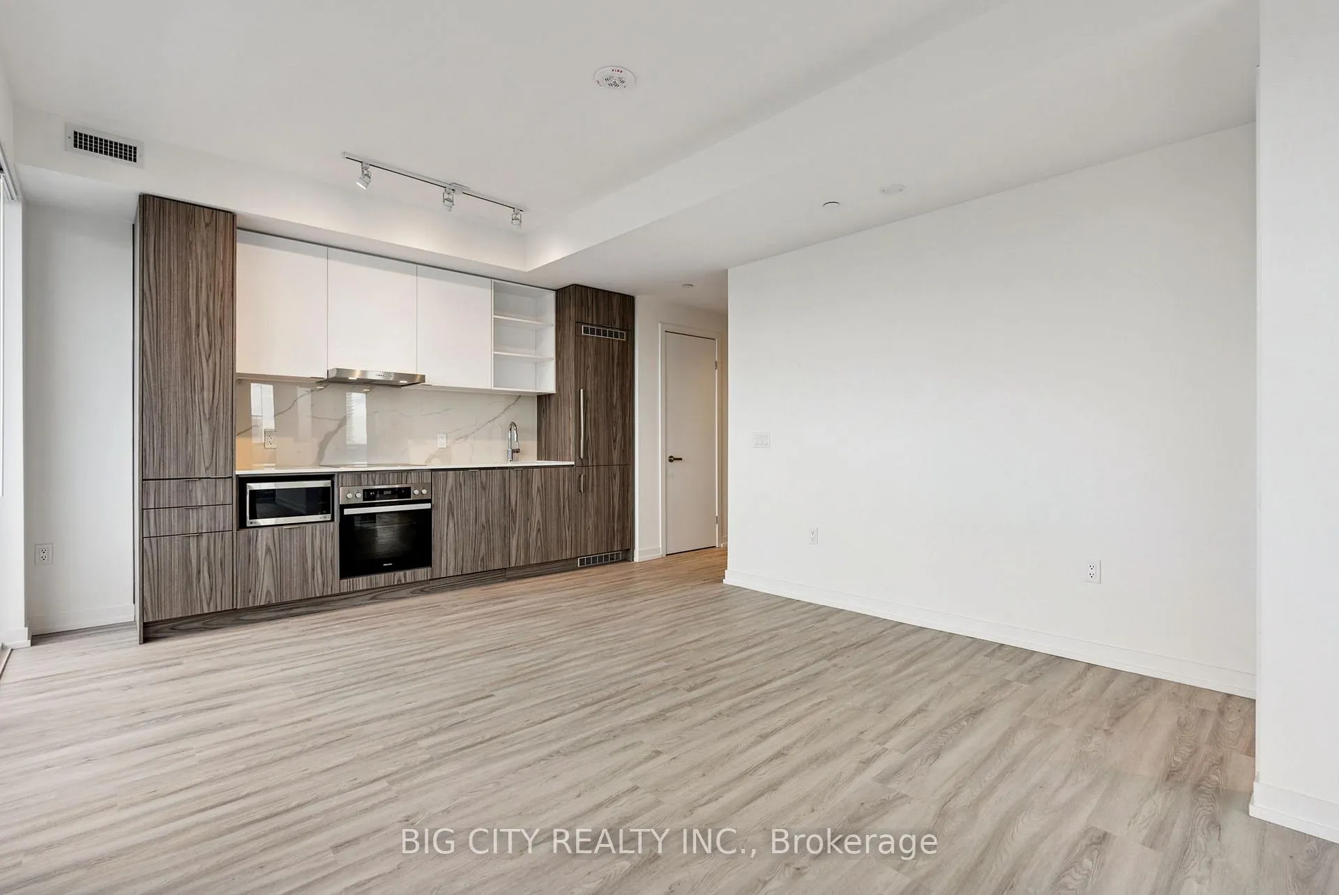 Photo 10 of Unit 6001, 55 Cooper Street, Toronto, Waterfront Communities — HOMEH
