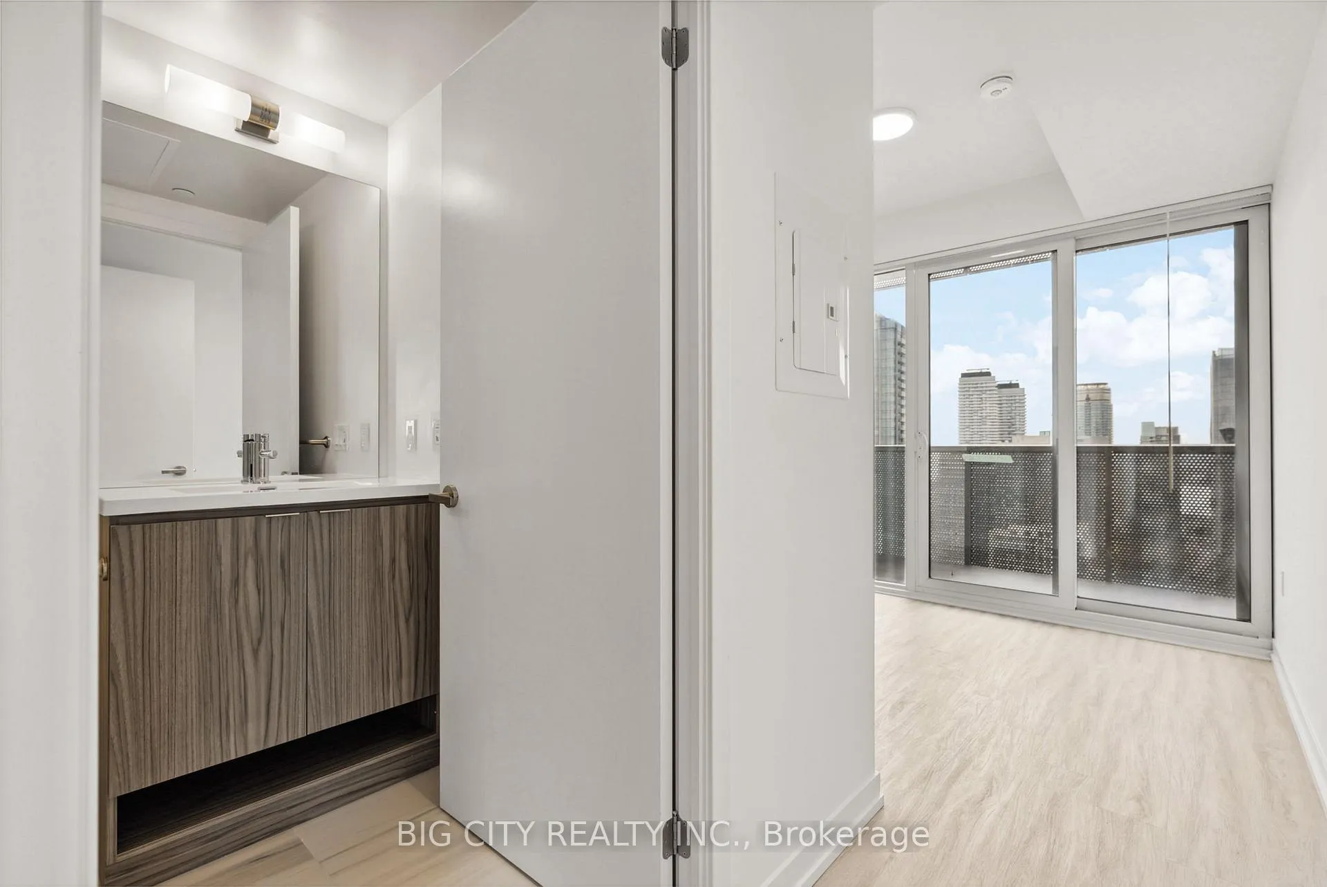 Photo 14 of Unit 6001, 55 Cooper Street, Toronto, Waterfront Communities — HOMEH