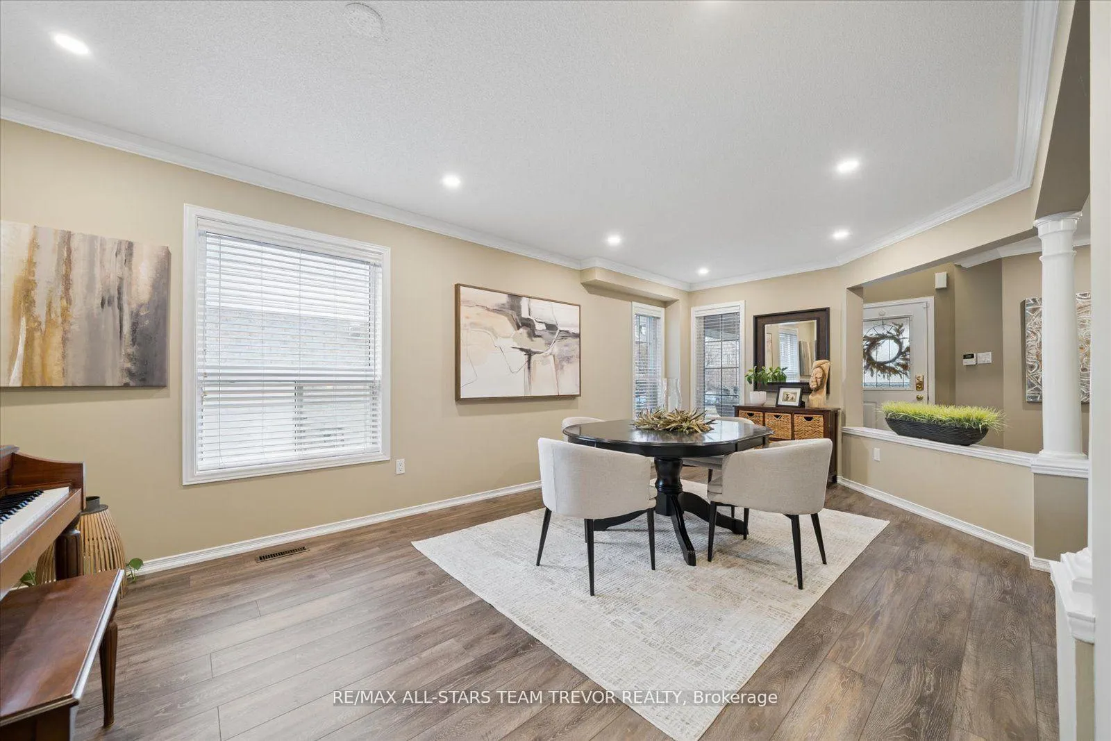 Photo 2 of 6 Joliette Place, Georgina, Keswick North — HOMEH