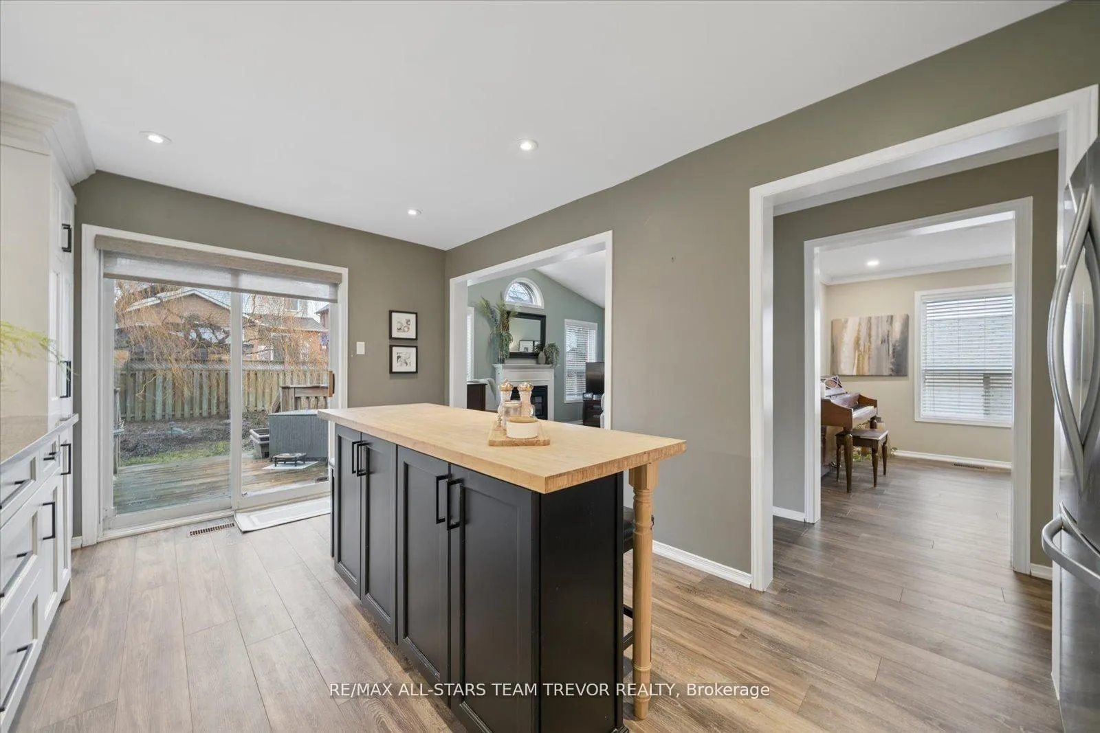 Photo 12 of 6 Joliette Place, Georgina, Keswick North — HOMEH