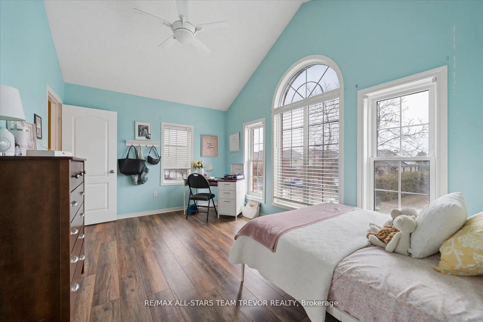 Photo 24 of 6 Joliette Place, Georgina, Keswick North — HOMEH