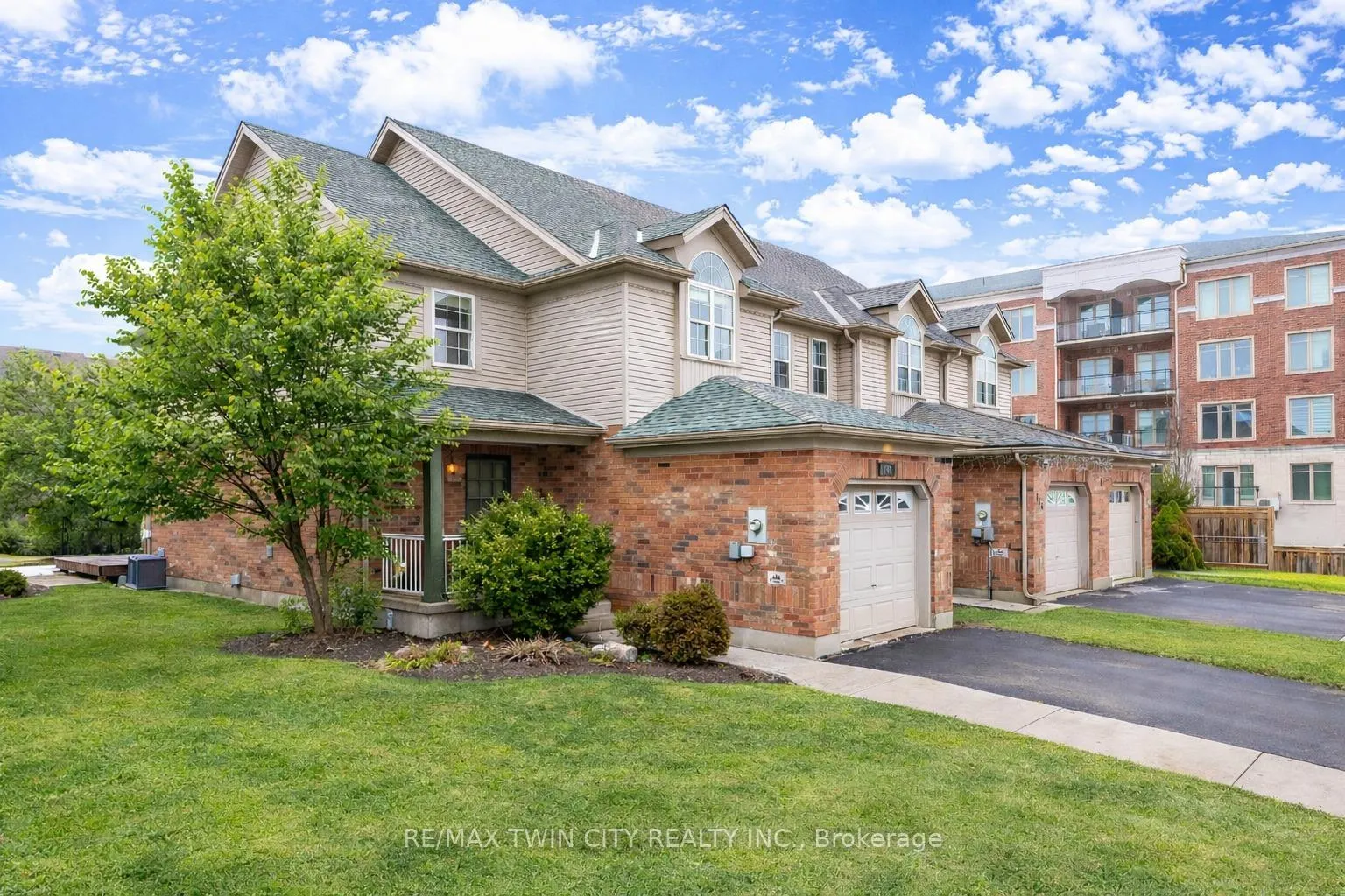 Photo 2 of 142 Dubrick Crescent, Kitchener — HOMEH
