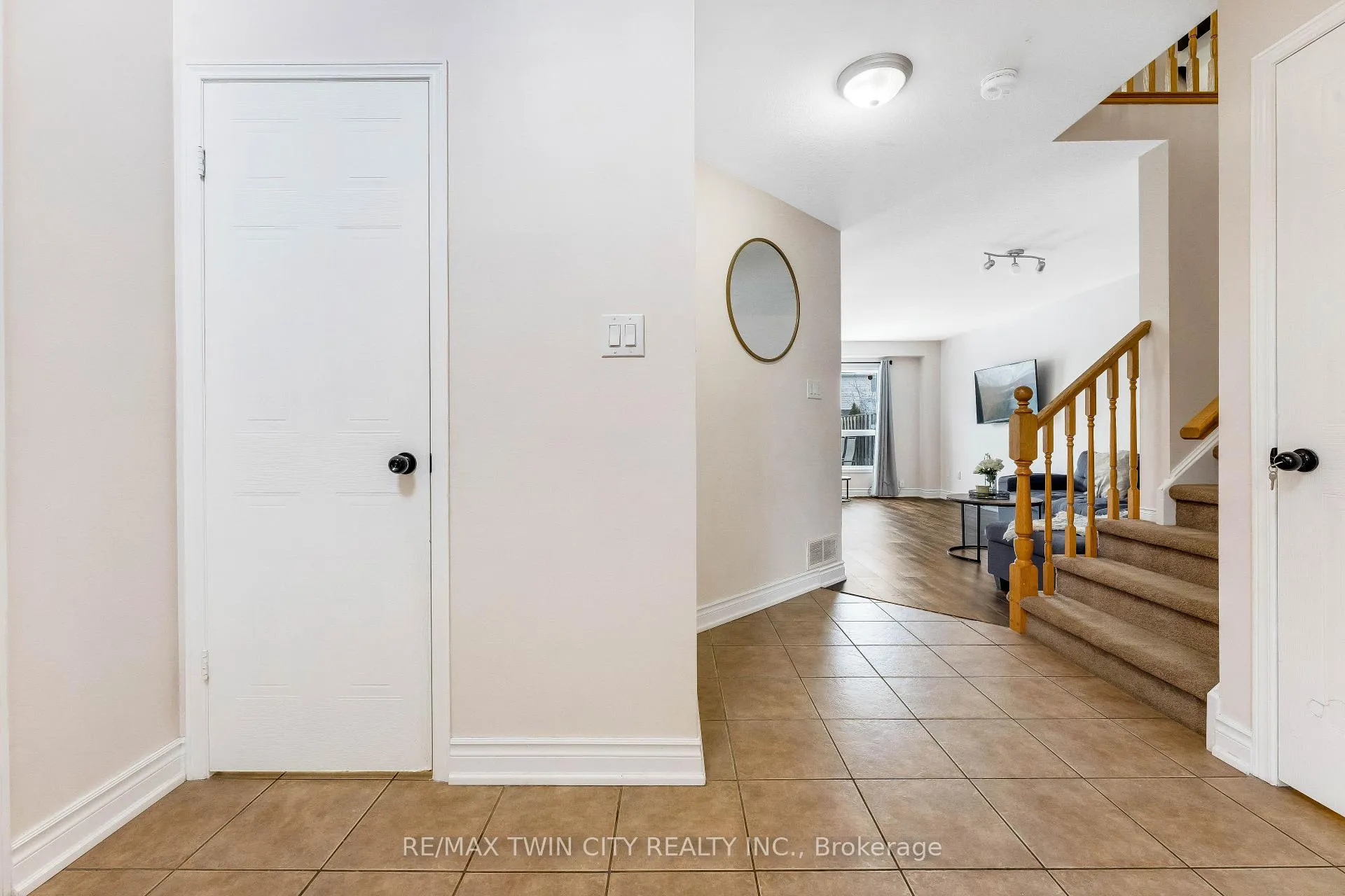 Photo 4 of 142 Dubrick Crescent, Kitchener — HOMEH