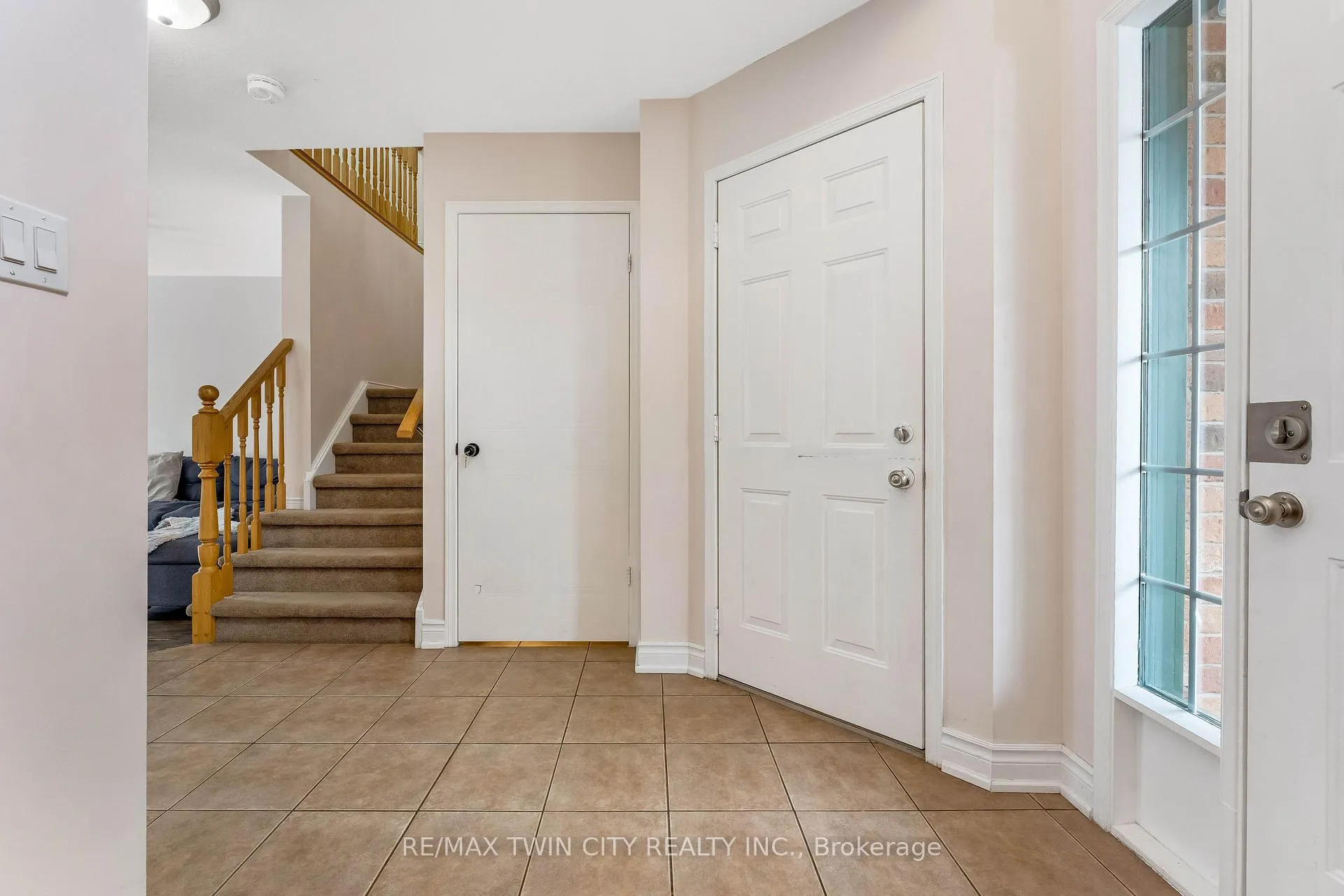 Photo 5 of 142 Dubrick Crescent, Kitchener — HOMEH