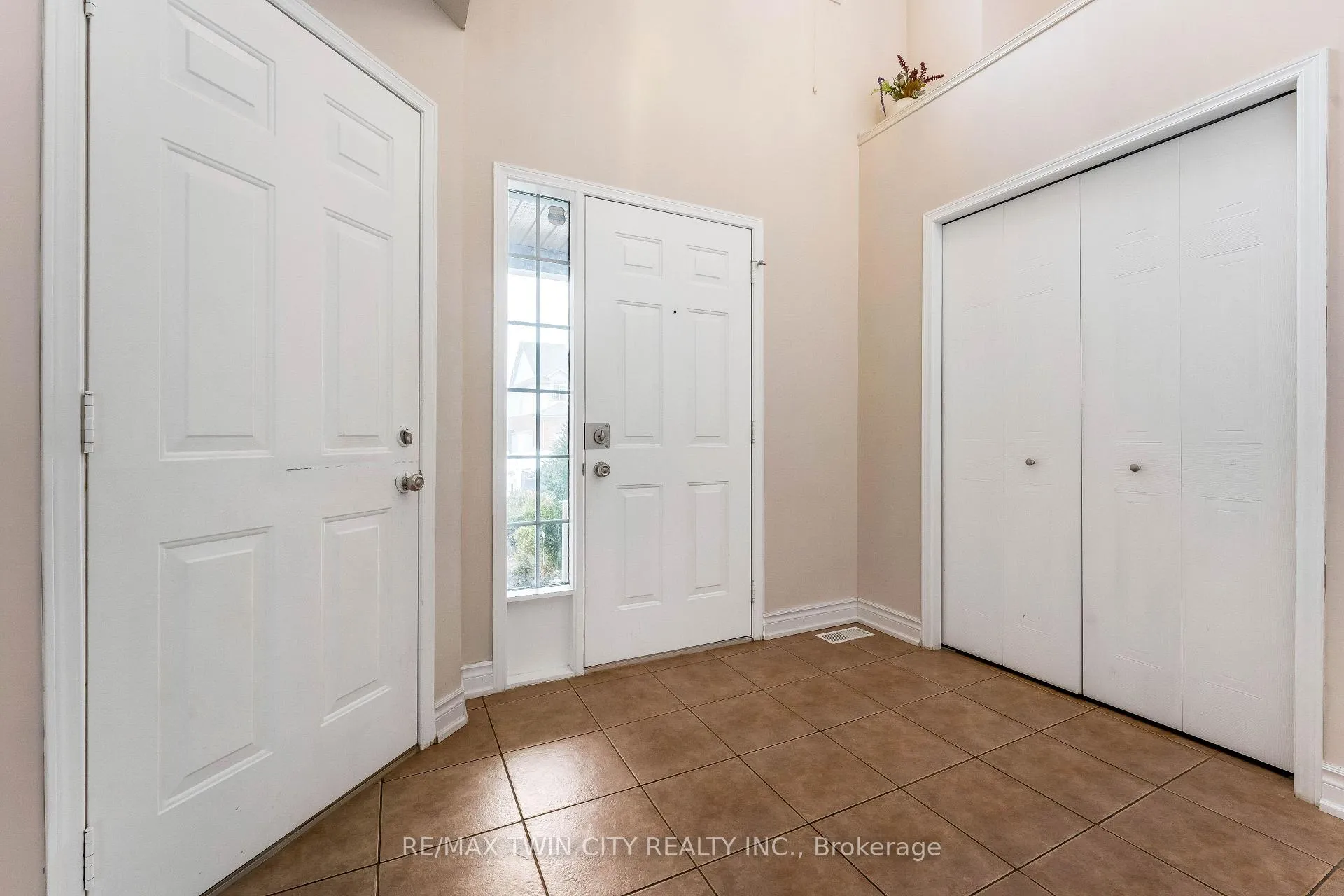 Photo 6 of 142 Dubrick Crescent, Kitchener — HOMEH