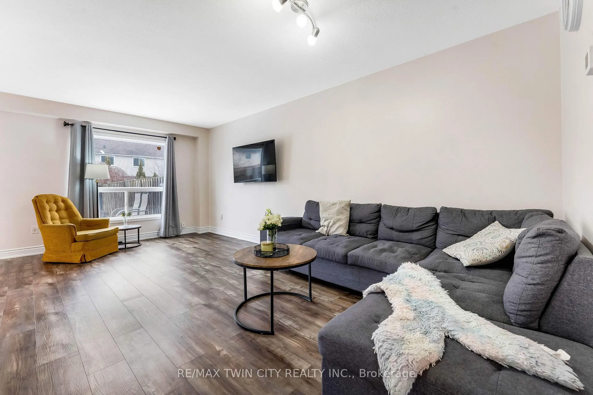 Photo 7 of 142 Dubrick Crescent, Kitchener — HOMEH