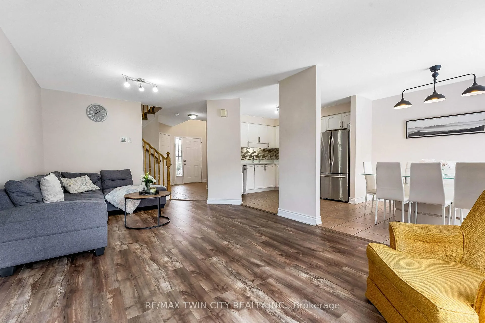 Photo 8 of 142 Dubrick Crescent, Kitchener — HOMEH