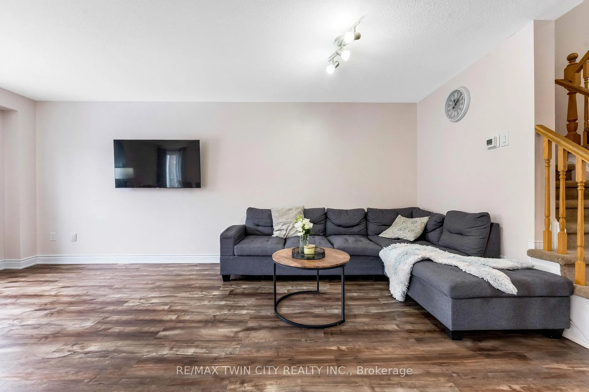 Photo 9 of 142 Dubrick Crescent, Kitchener — HOMEH