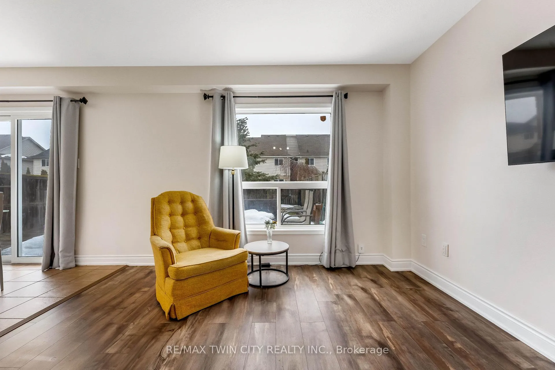 Photo 10 of 142 Dubrick Crescent, Kitchener — HOMEH