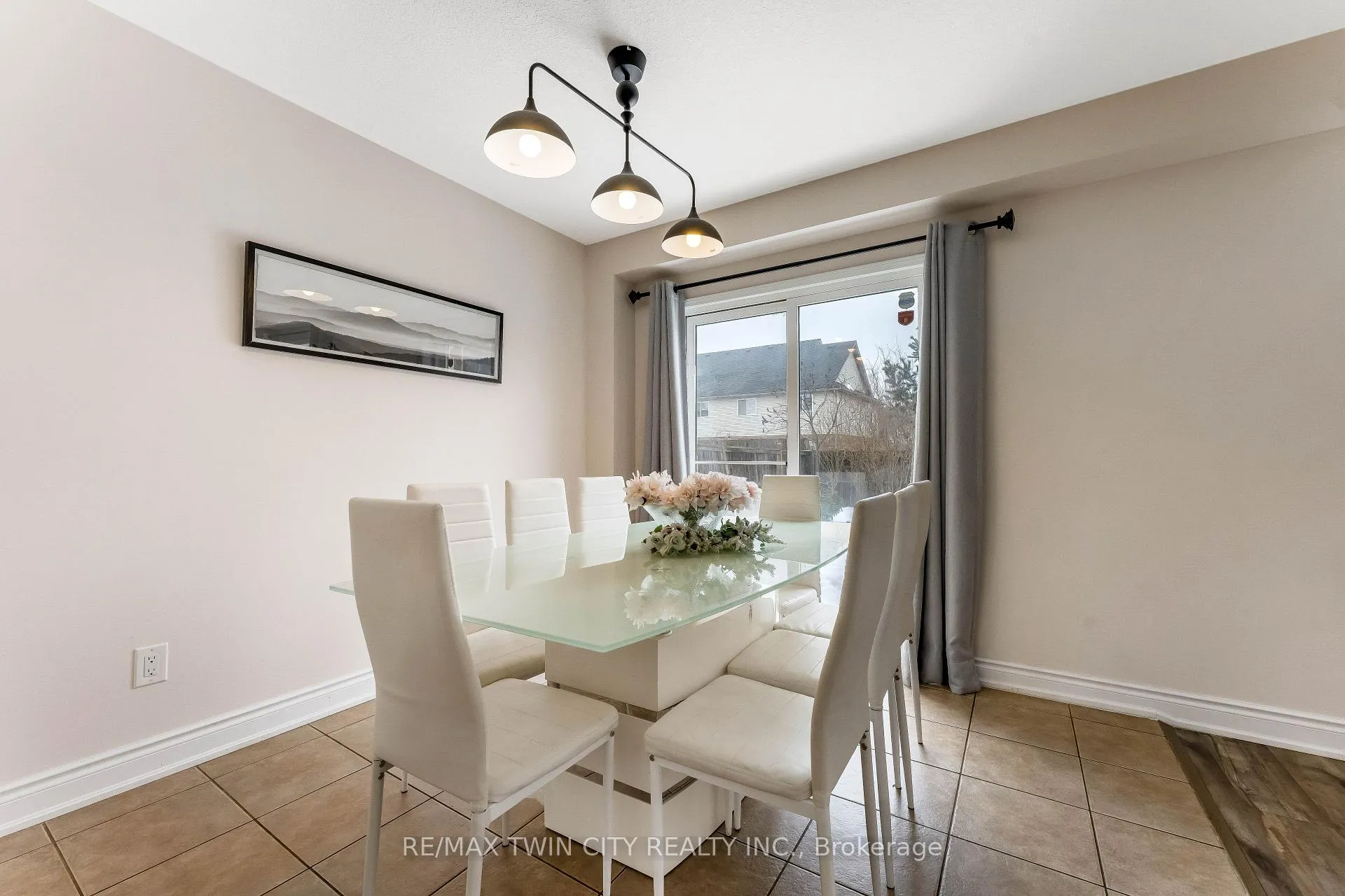 Photo 14 of 142 Dubrick Crescent, Kitchener — HOMEH