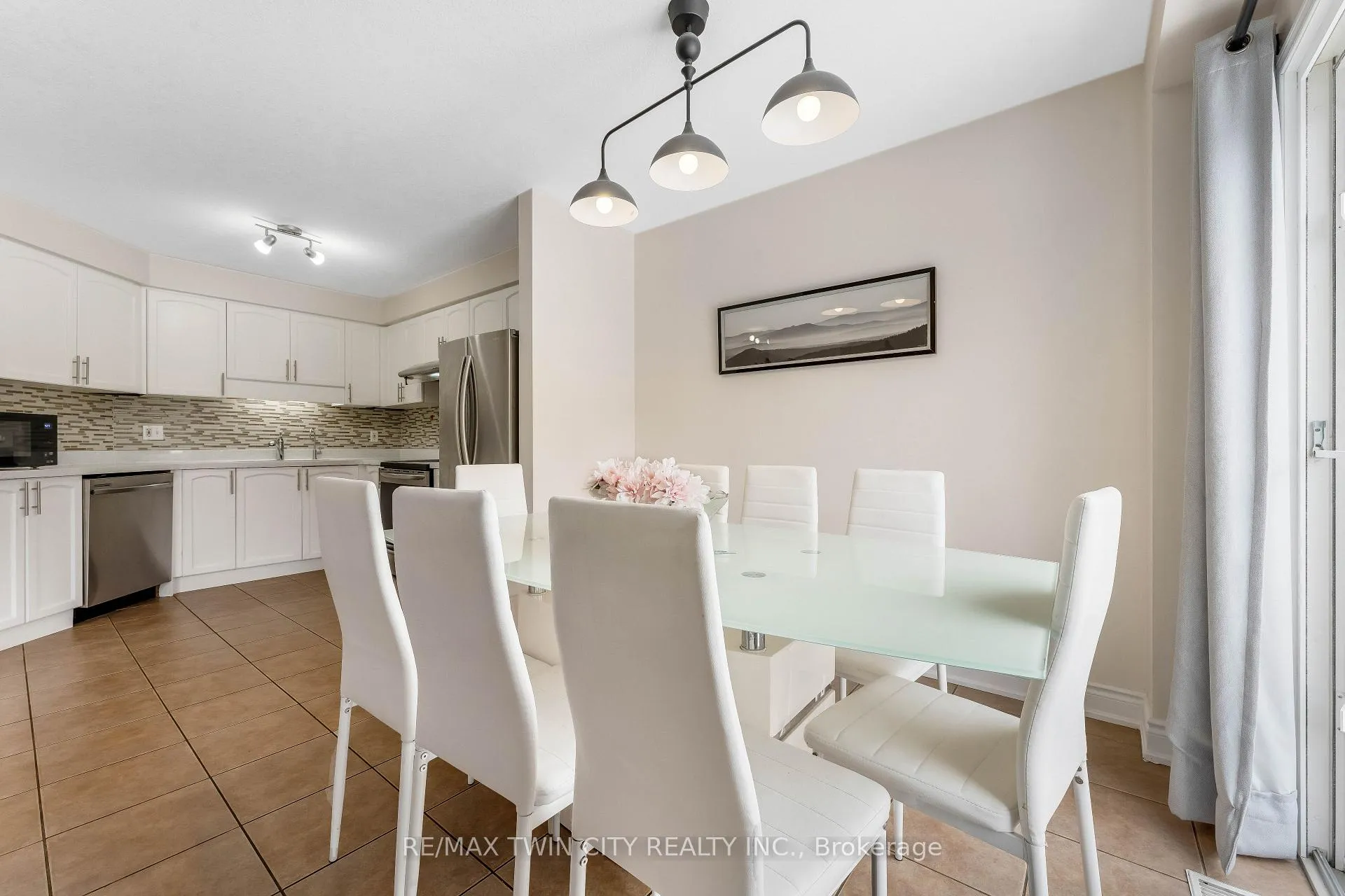 Photo 15 of 142 Dubrick Crescent, Kitchener — HOMEH