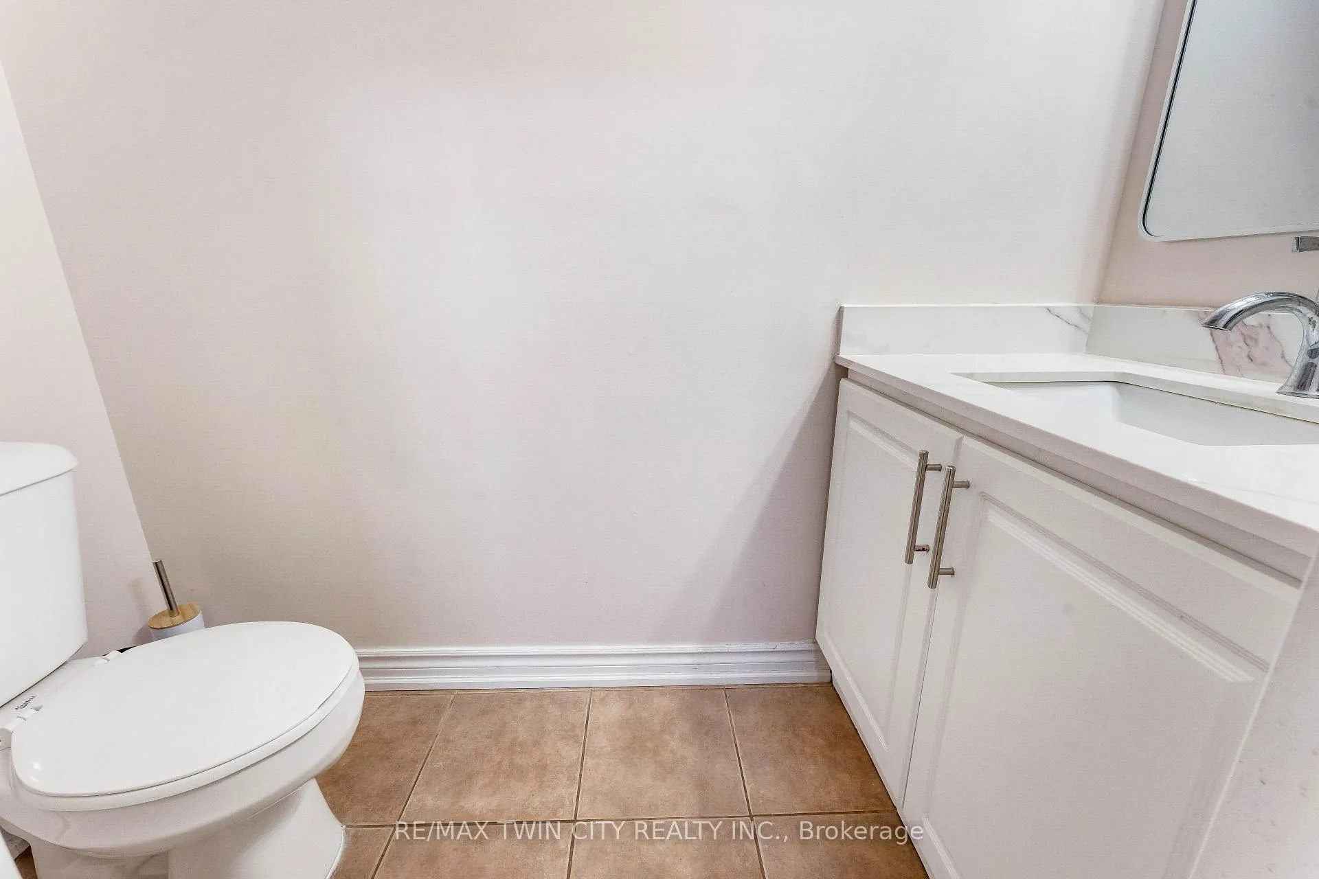 Photo 16 of 142 Dubrick Crescent, Kitchener — HOMEH