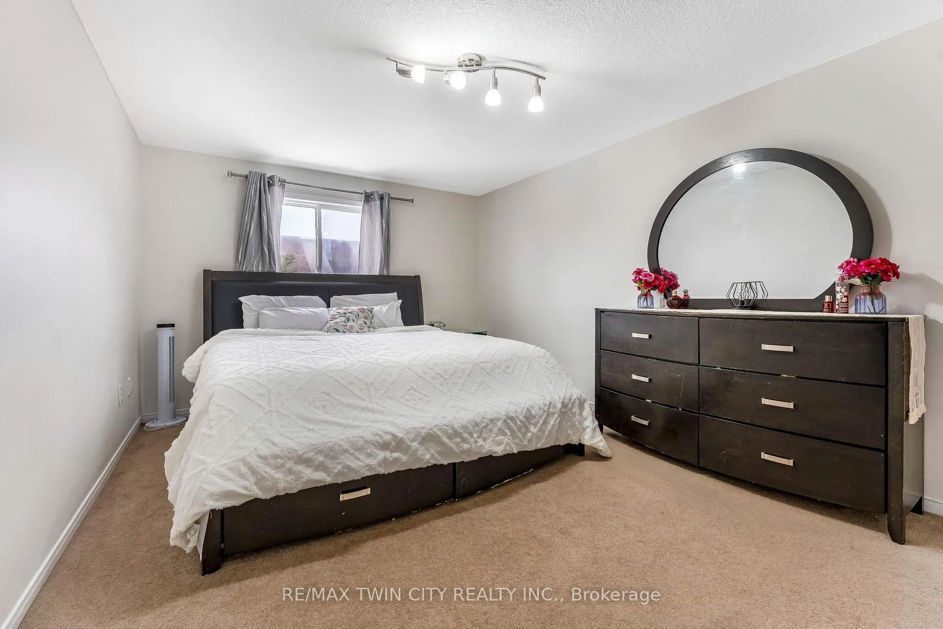 Photo 21 of 142 Dubrick Crescent, Kitchener — HOMEH