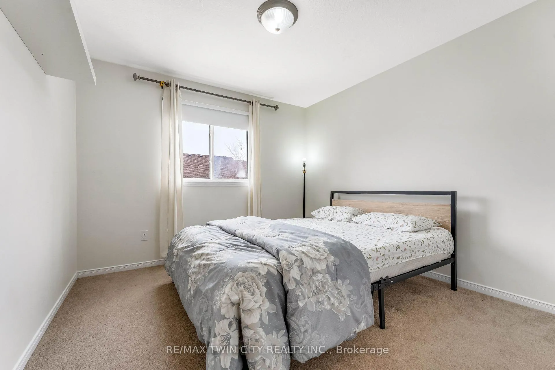 Photo 26 of 142 Dubrick Crescent, Kitchener — HOMEH
