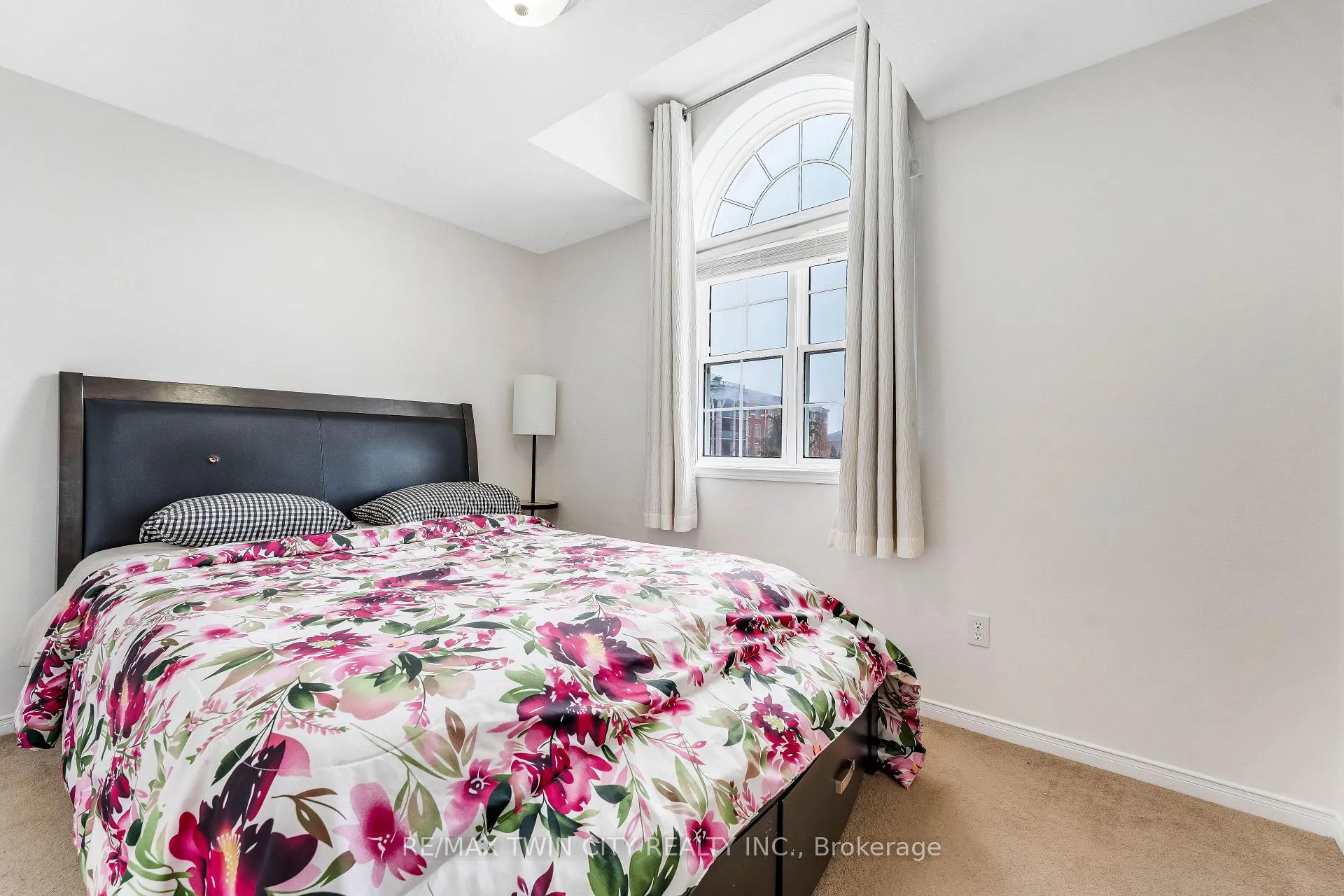 Photo 29 of 142 Dubrick Crescent, Kitchener — HOMEH