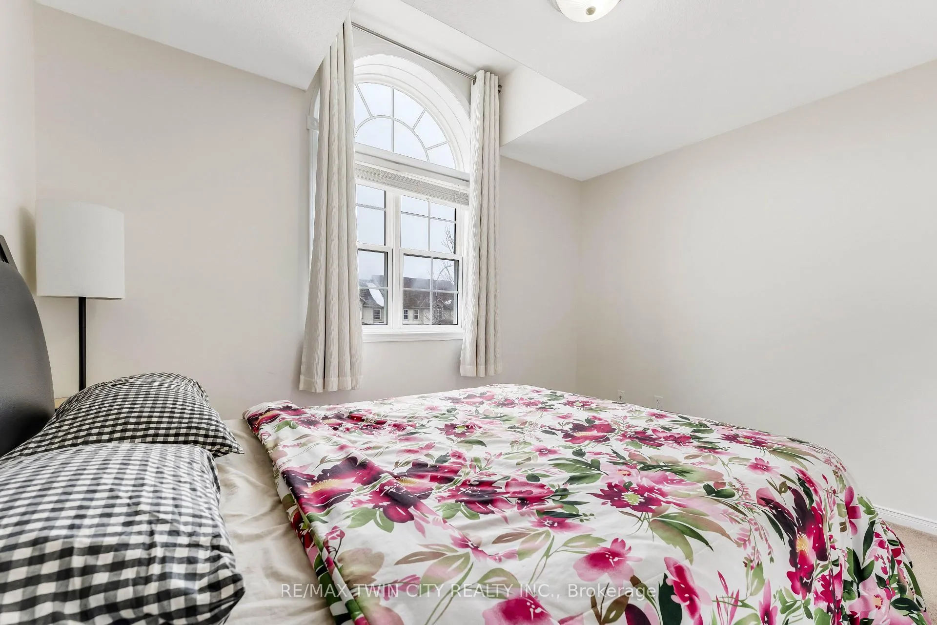 Photo 31 of 142 Dubrick Crescent, Kitchener — HOMEH