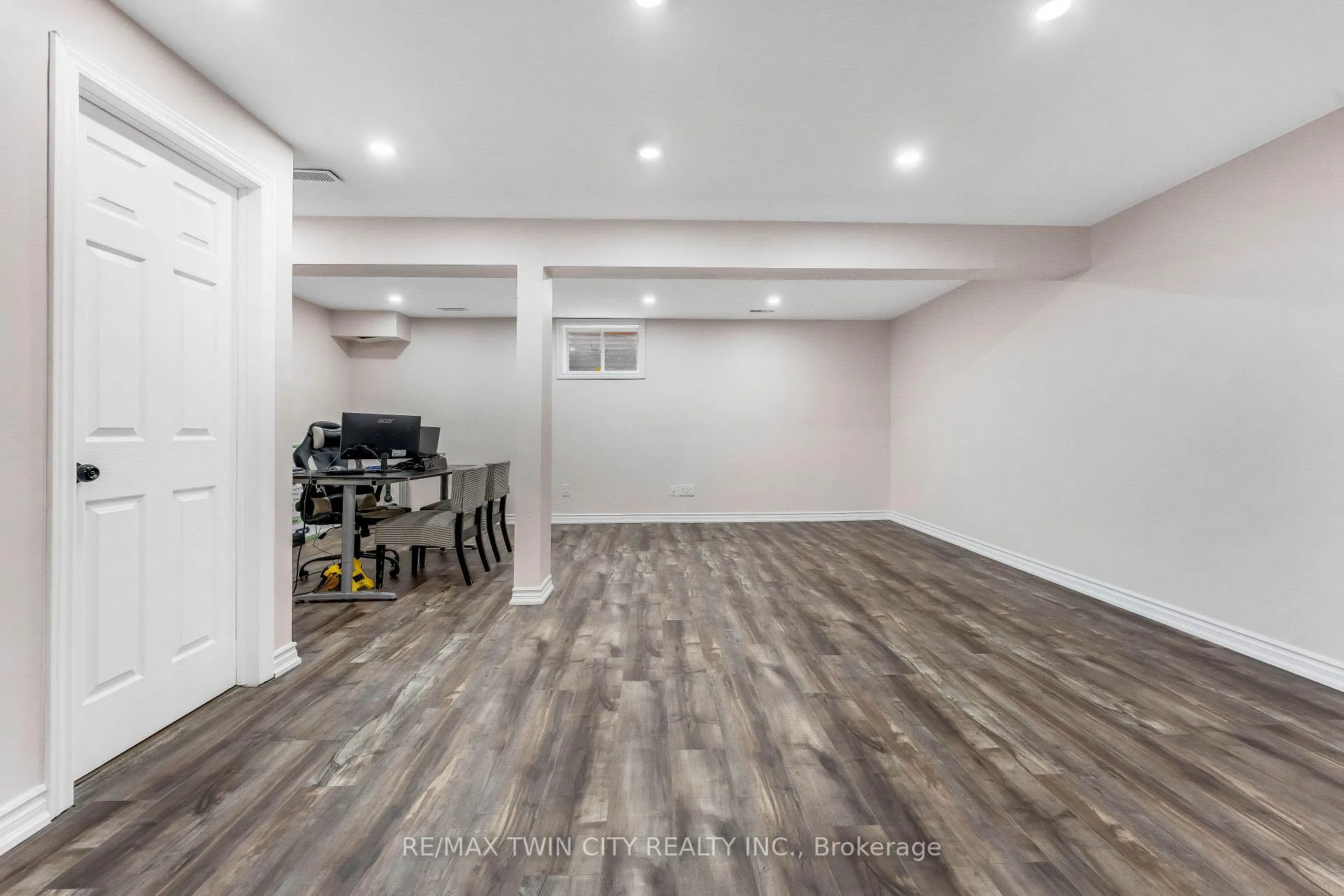 Photo 33 of 142 Dubrick Crescent, Kitchener — HOMEH