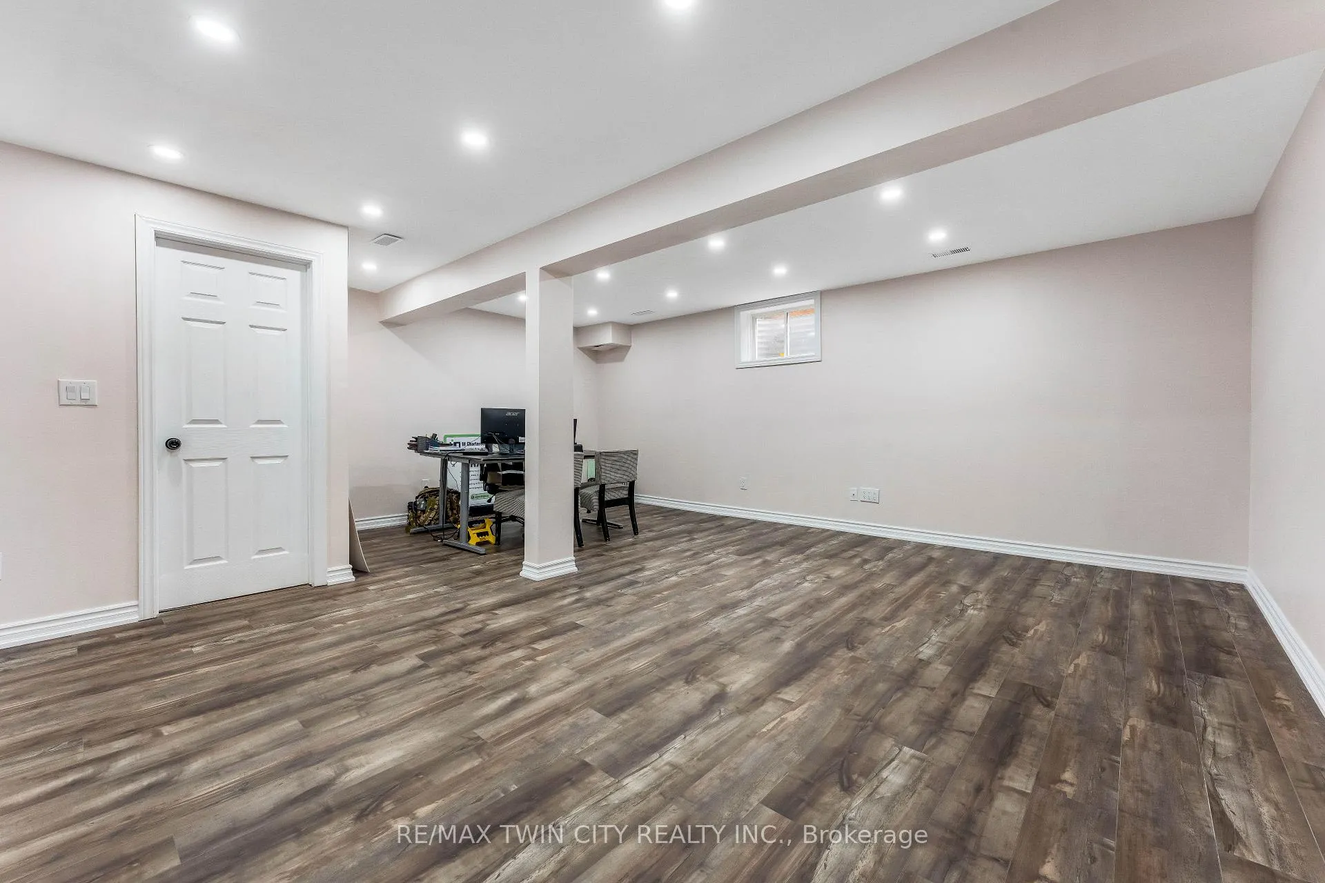 Photo 34 of 142 Dubrick Crescent, Kitchener — HOMEH