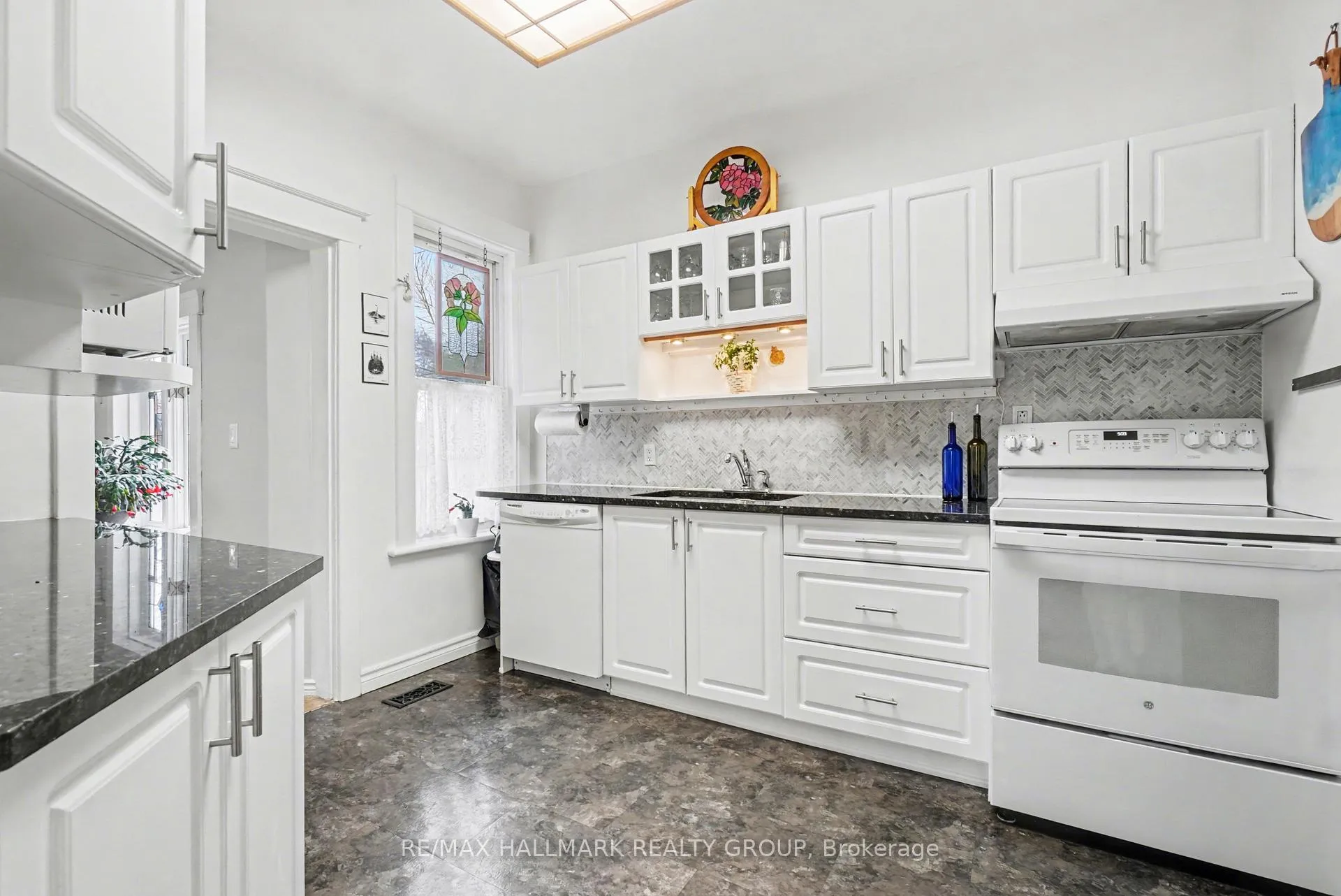 Photo 12 of 115 Hamilton Avenue N, Ottawa, Ottawa West — HOMEH