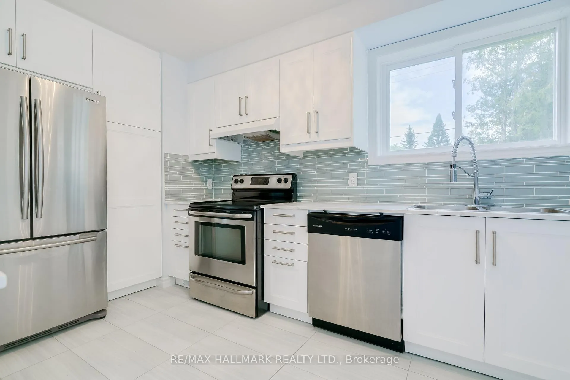Photo 5 of 38 Osborne Avenue, Toronto, East End-Danforth — HOMEH