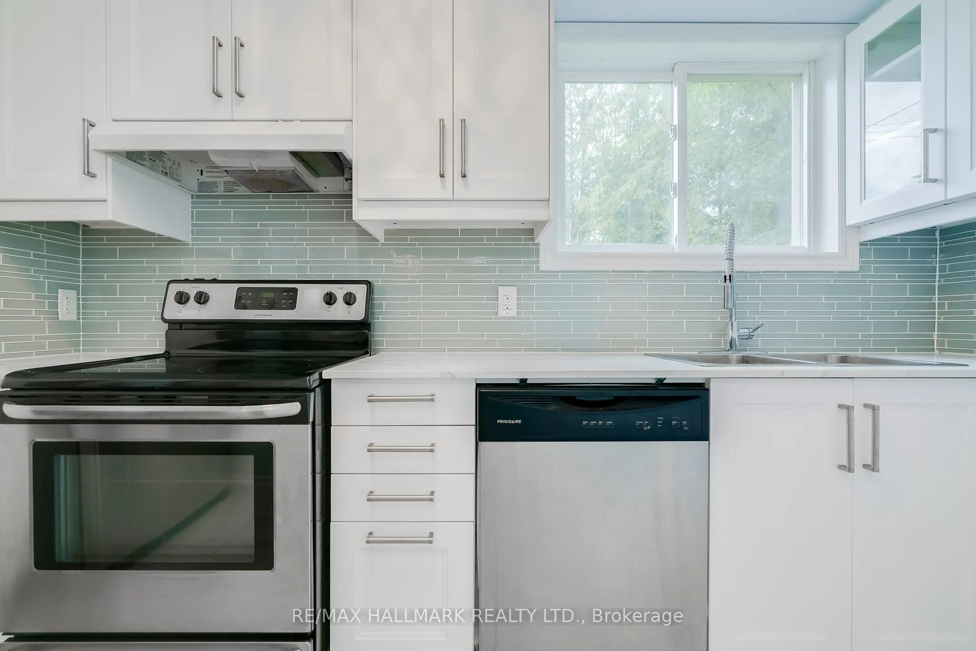Photo 6 of 38 Osborne Avenue, Toronto, East End-Danforth — HOMEH