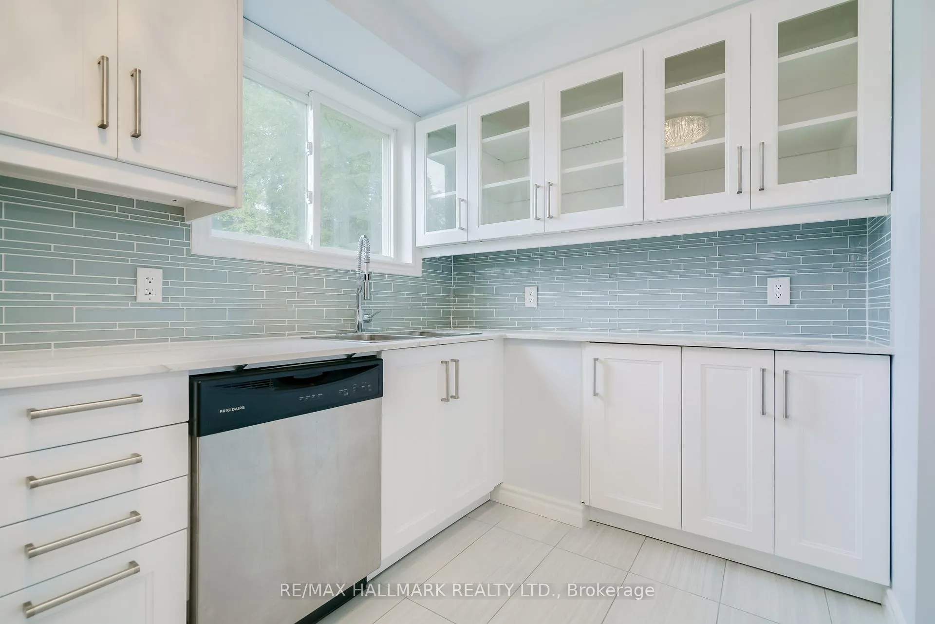 Photo 7 of 38 Osborne Avenue, Toronto, East End-Danforth — HOMEH