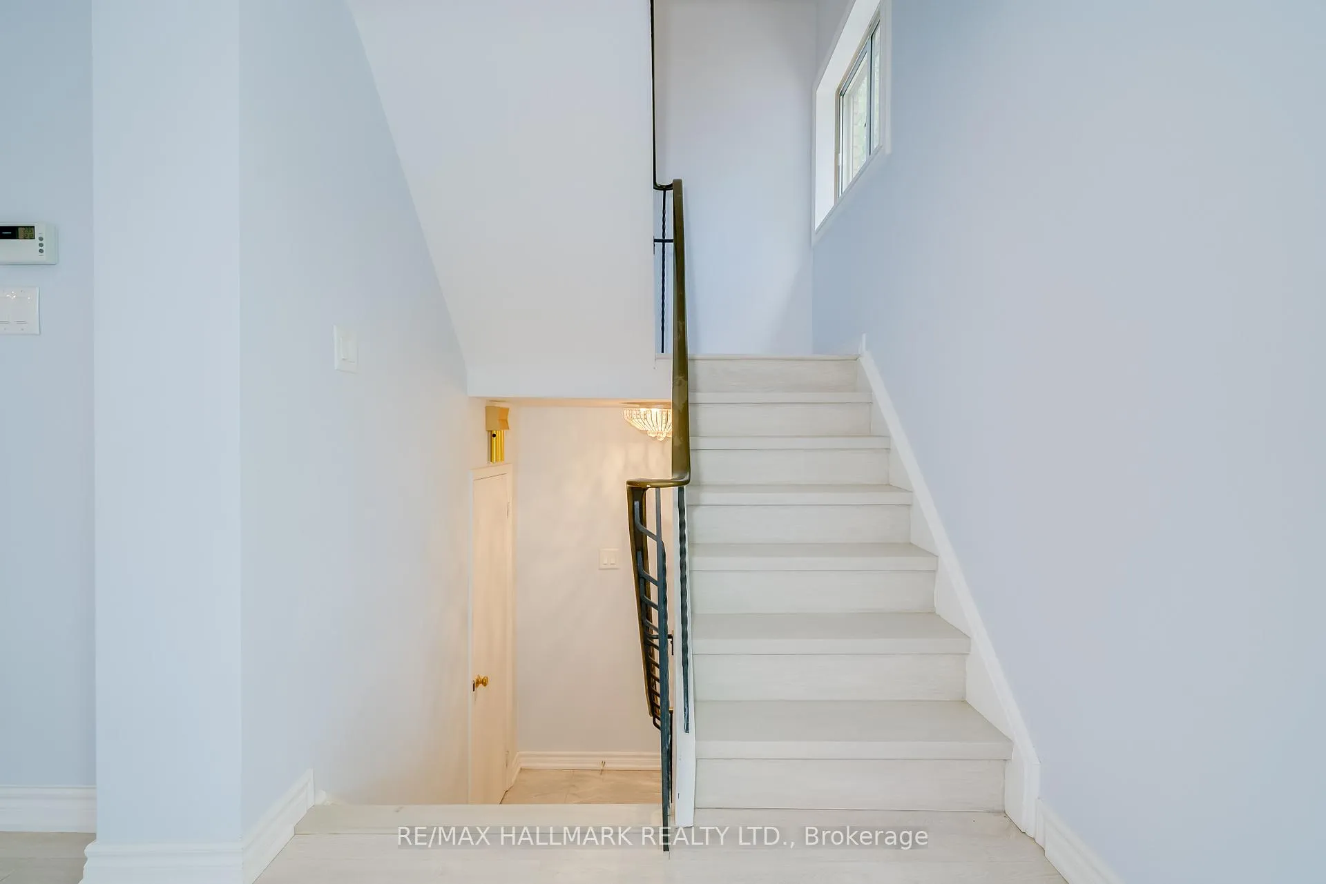 Photo 8 of 38 Osborne Avenue, Toronto, East End-Danforth — HOMEH