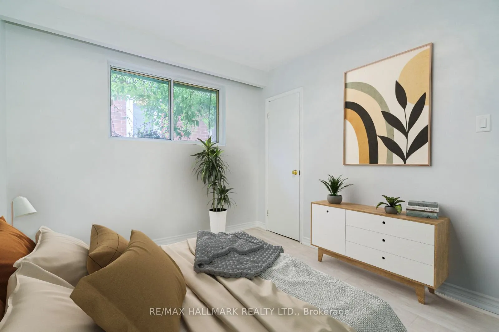 Photo 9 of 38 Osborne Avenue, Toronto, East End-Danforth — HOMEH