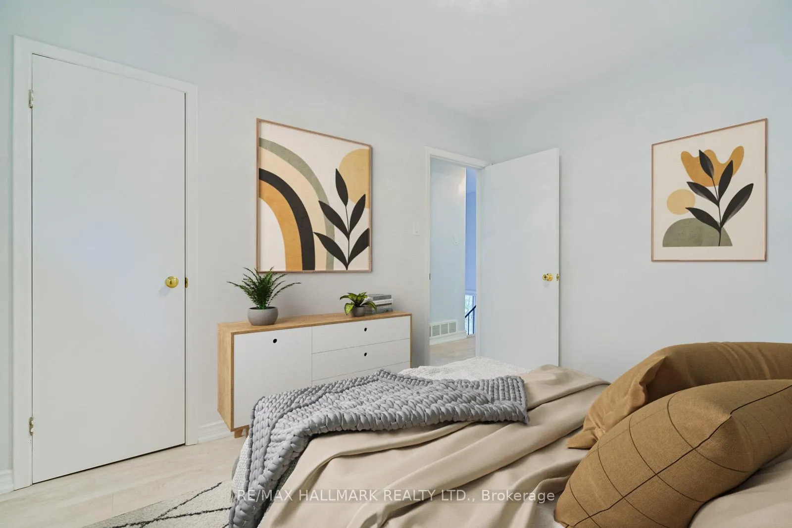 Photo 10 of 38 Osborne Avenue, Toronto, East End-Danforth — HOMEH