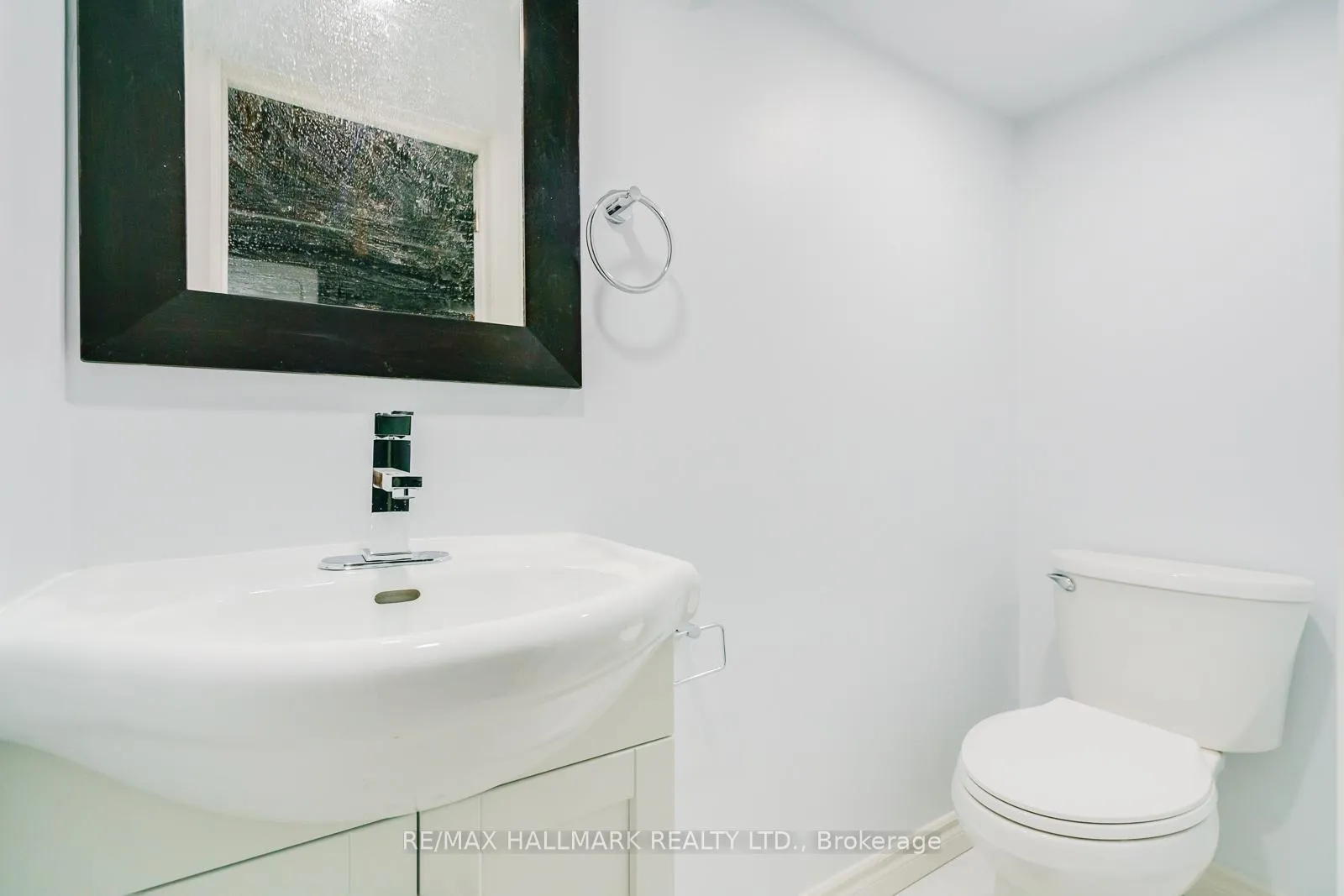 Photo 17 of 38 Osborne Avenue, Toronto, East End-Danforth — HOMEH