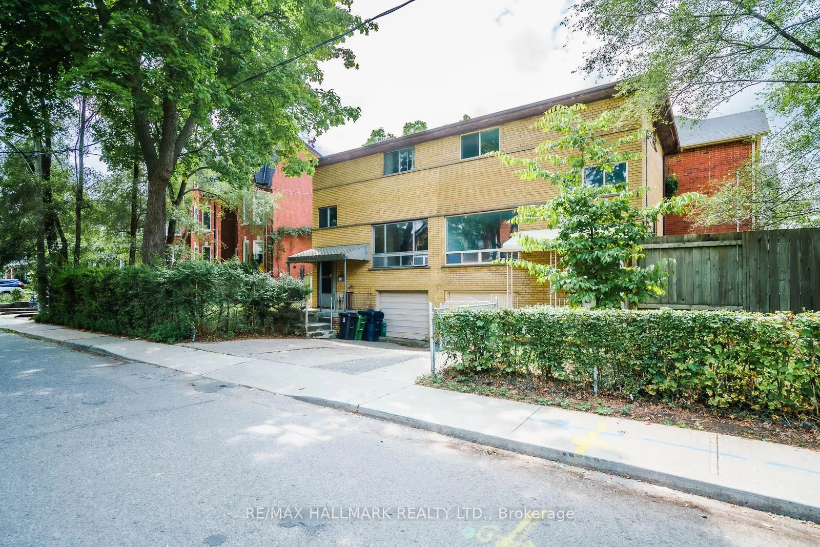 Photo 19 of 38 Osborne Avenue, Toronto, East End-Danforth — HOMEH
