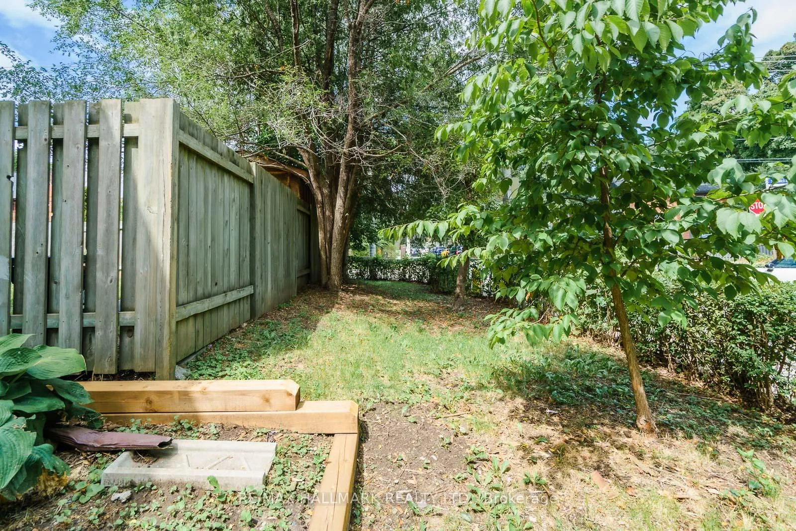 Photo 22 of 38 Osborne Avenue, Toronto, East End-Danforth — HOMEH
