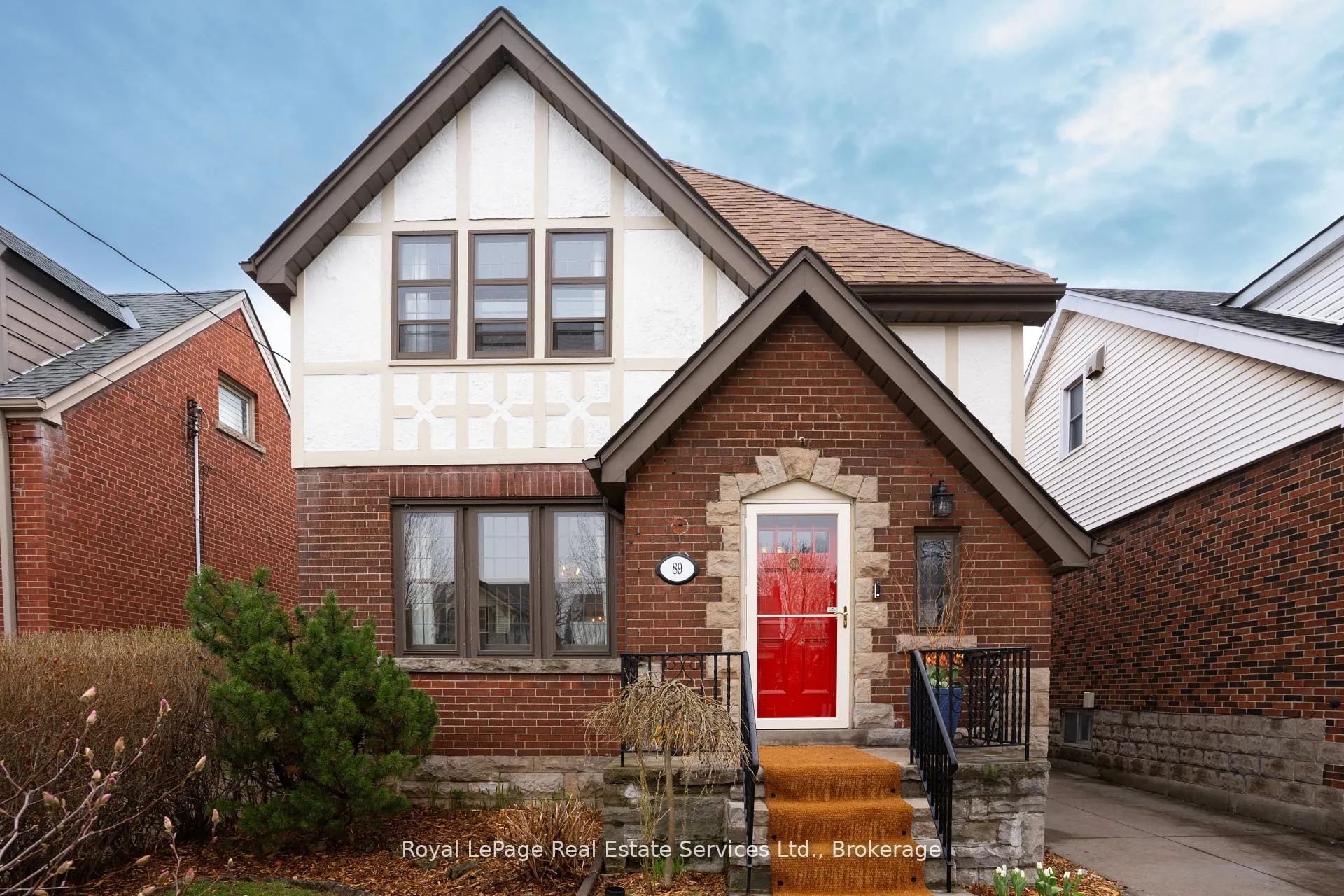 Photo 2 of 89 Edgemont Street S, Hamilton, Delta — HOMEH