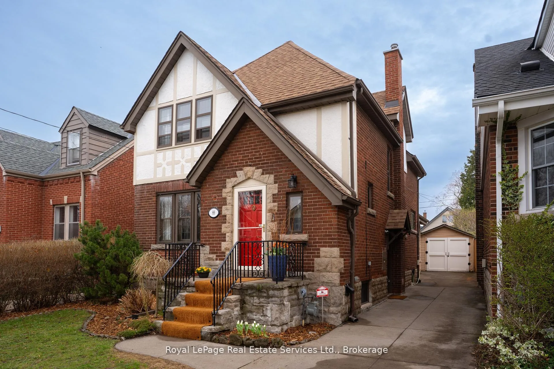 Photo 3 of 89 Edgemont Street S, Hamilton, Delta — HOMEH