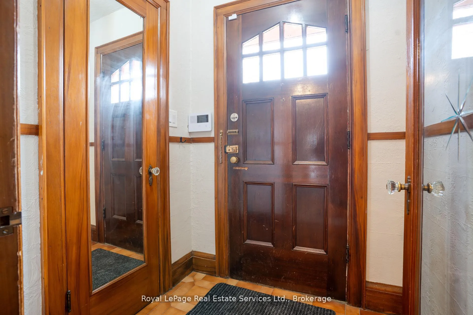 Photo 5 of 89 Edgemont Street S, Hamilton, Delta — HOMEH