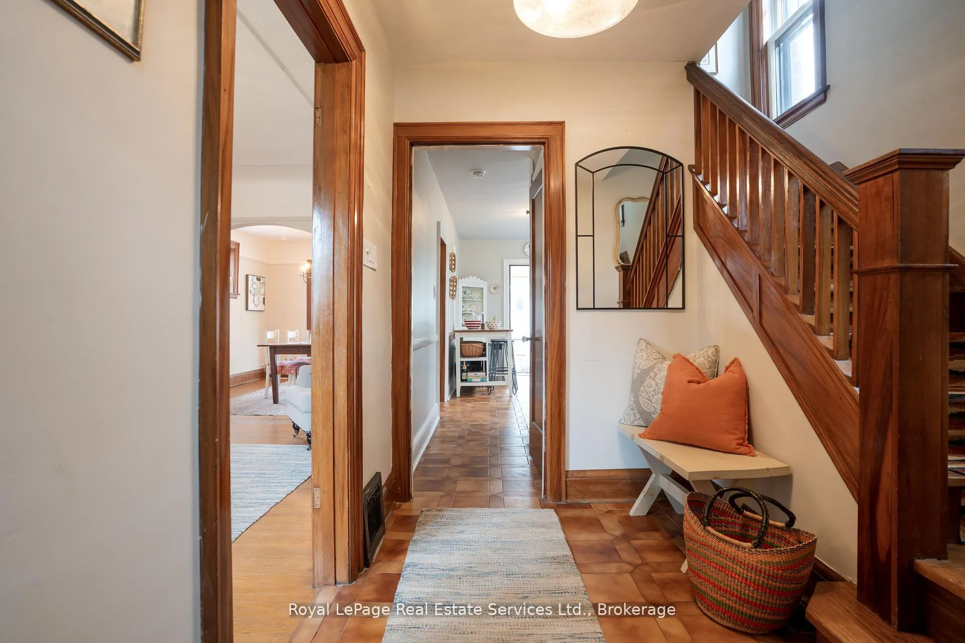Photo 7 of 89 Edgemont Street S, Hamilton, Delta — HOMEH
