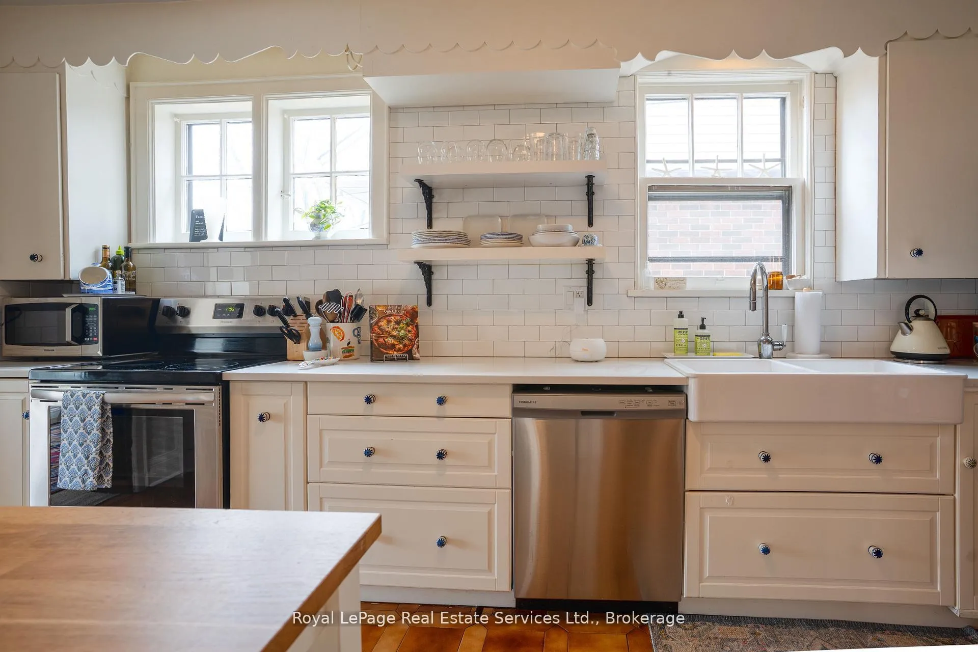 Photo 10 of 89 Edgemont Street S, Hamilton, Delta — HOMEH